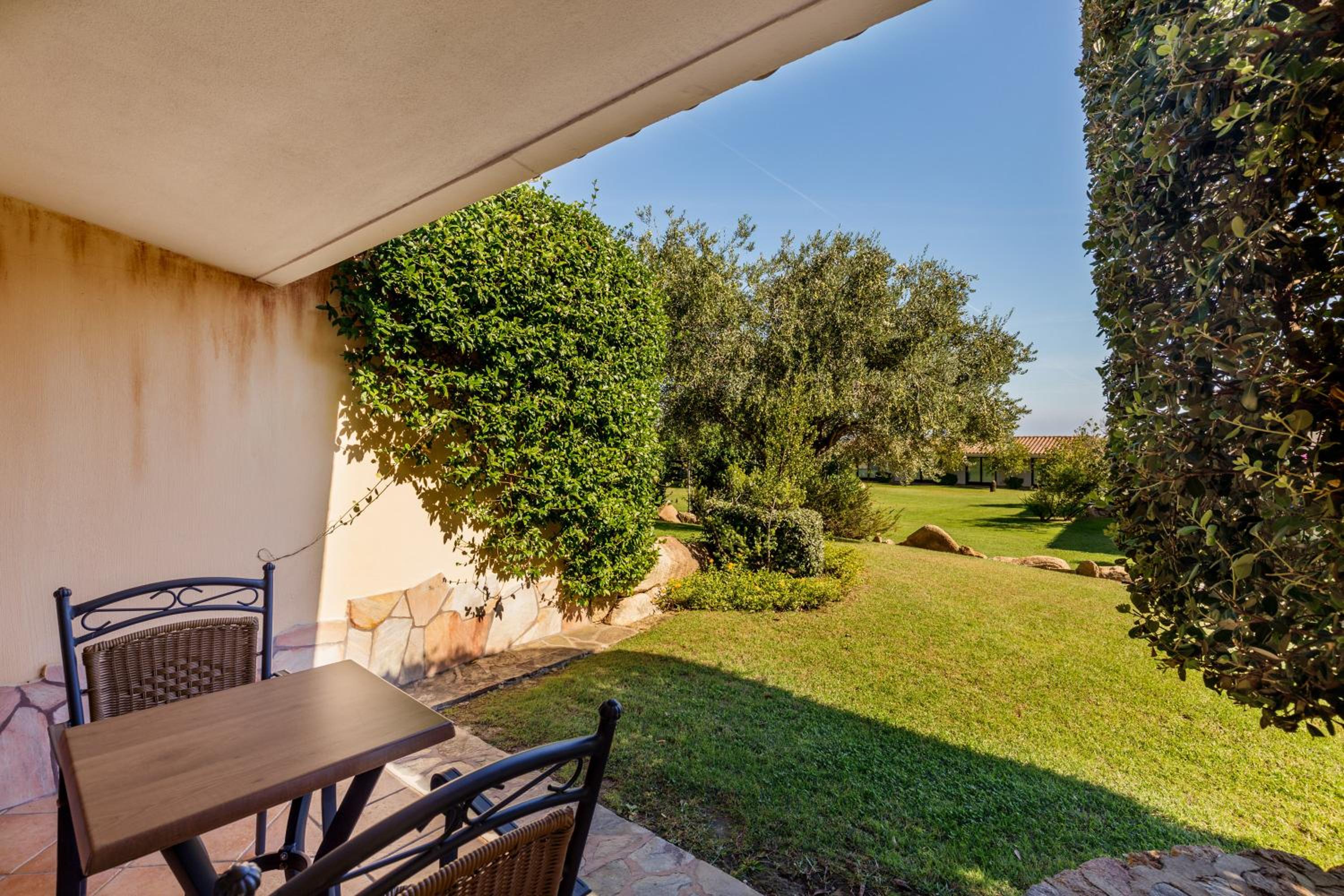 Double or Twin Room with Garden View - Photo 4