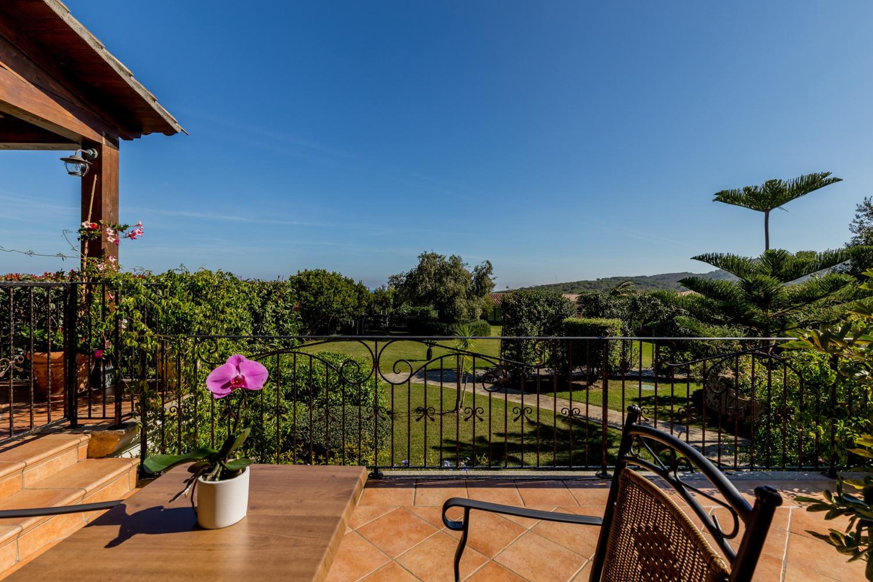 Double or Twin Room with Garden View - Photo 8