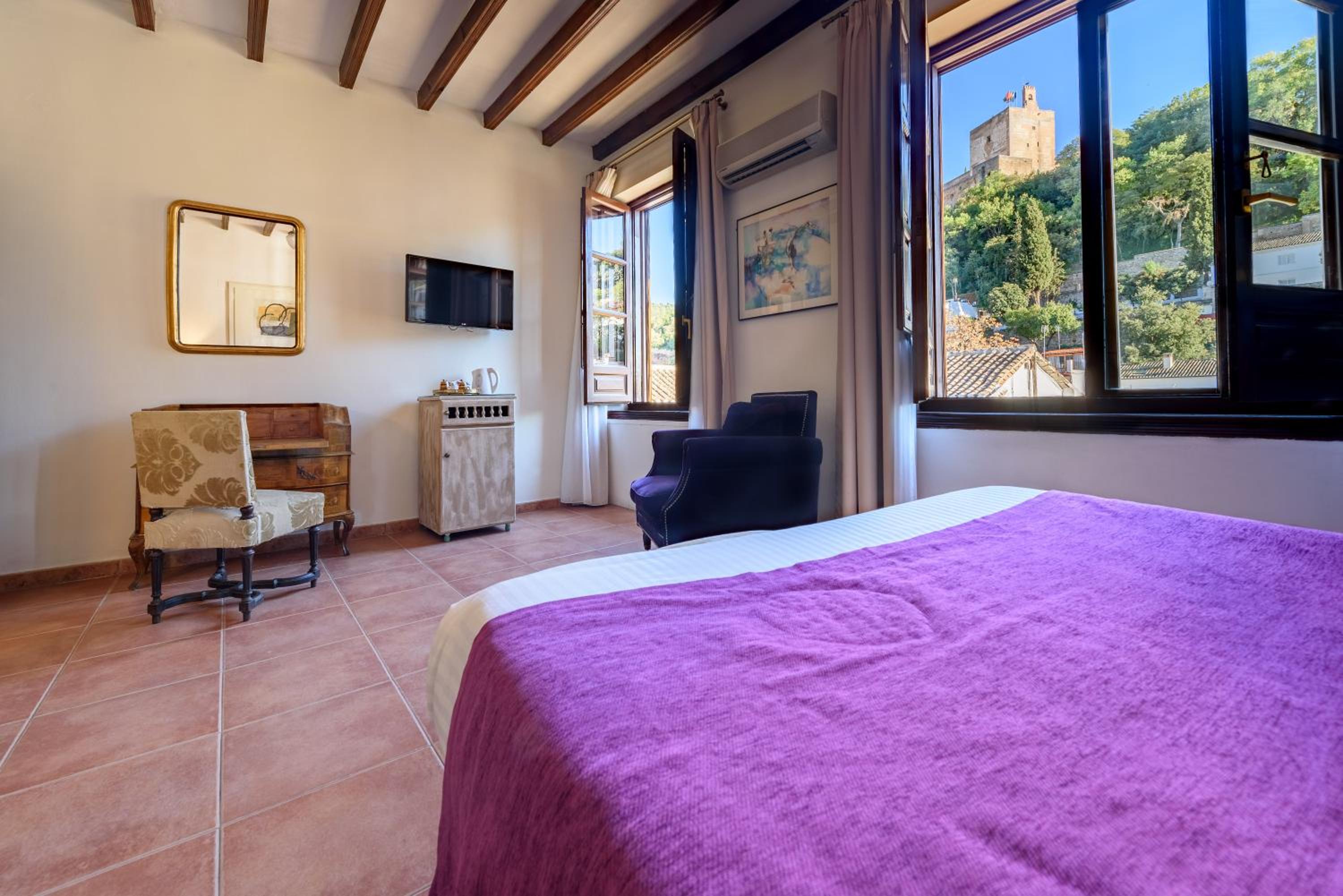 Double or Twin Room with Alhambra Views - Photo 20