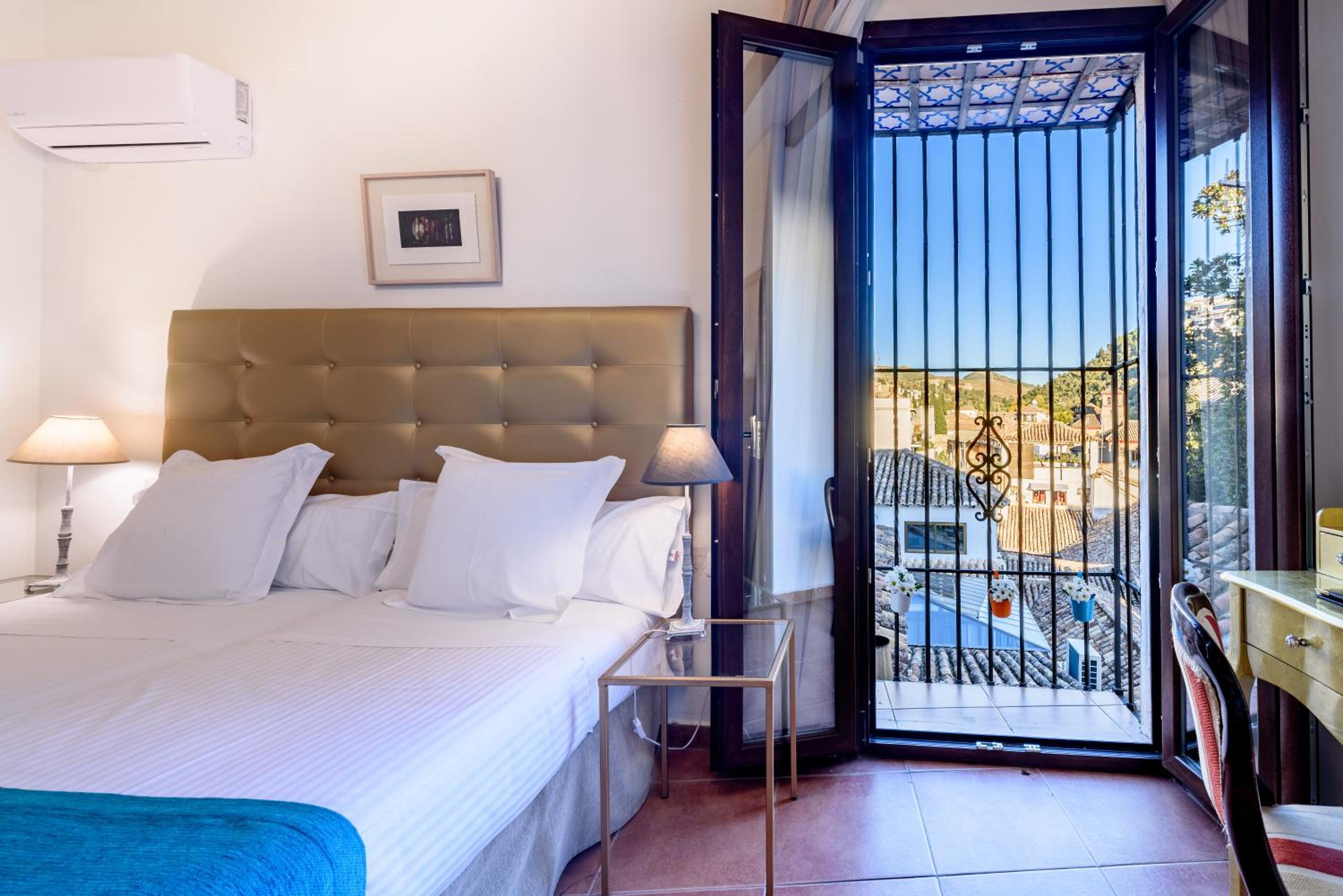 Double or Twin Room with Alhambra Views - Photo 18