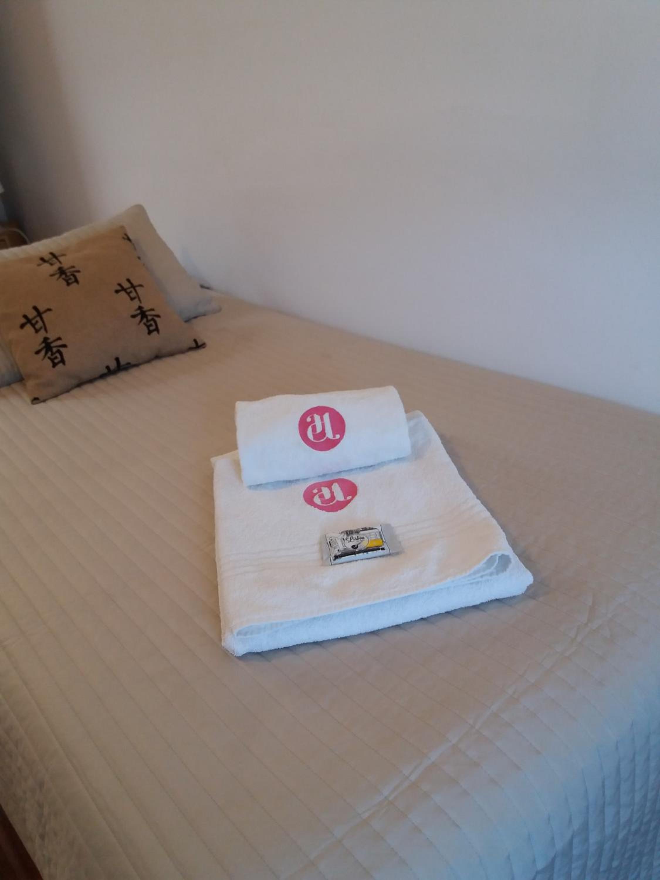 Single Room with Private Bathroom photo 1