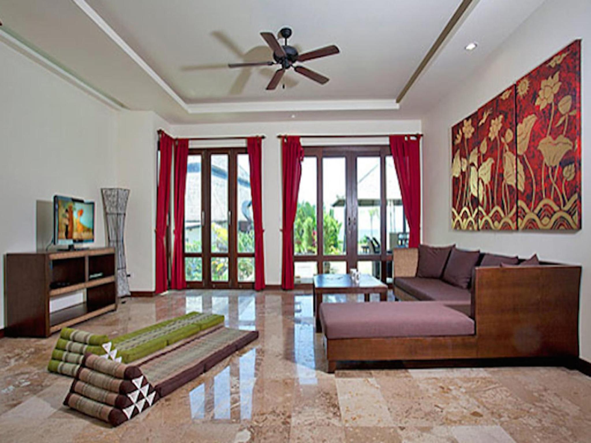 Beachfront Apartment - 2 Bedroom (Lower floor)