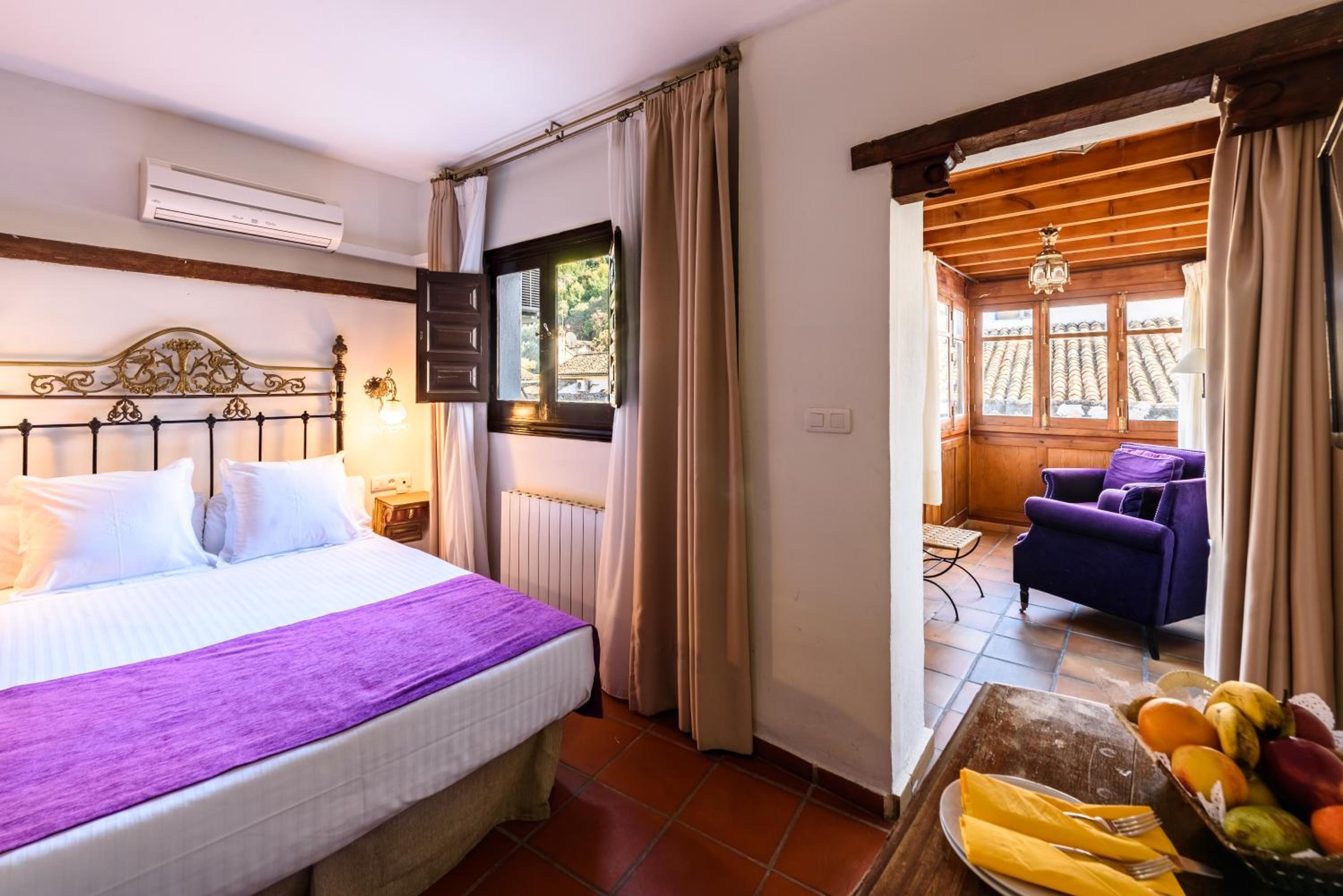 Double or Twin Room with Alhambra Views - Photo 17