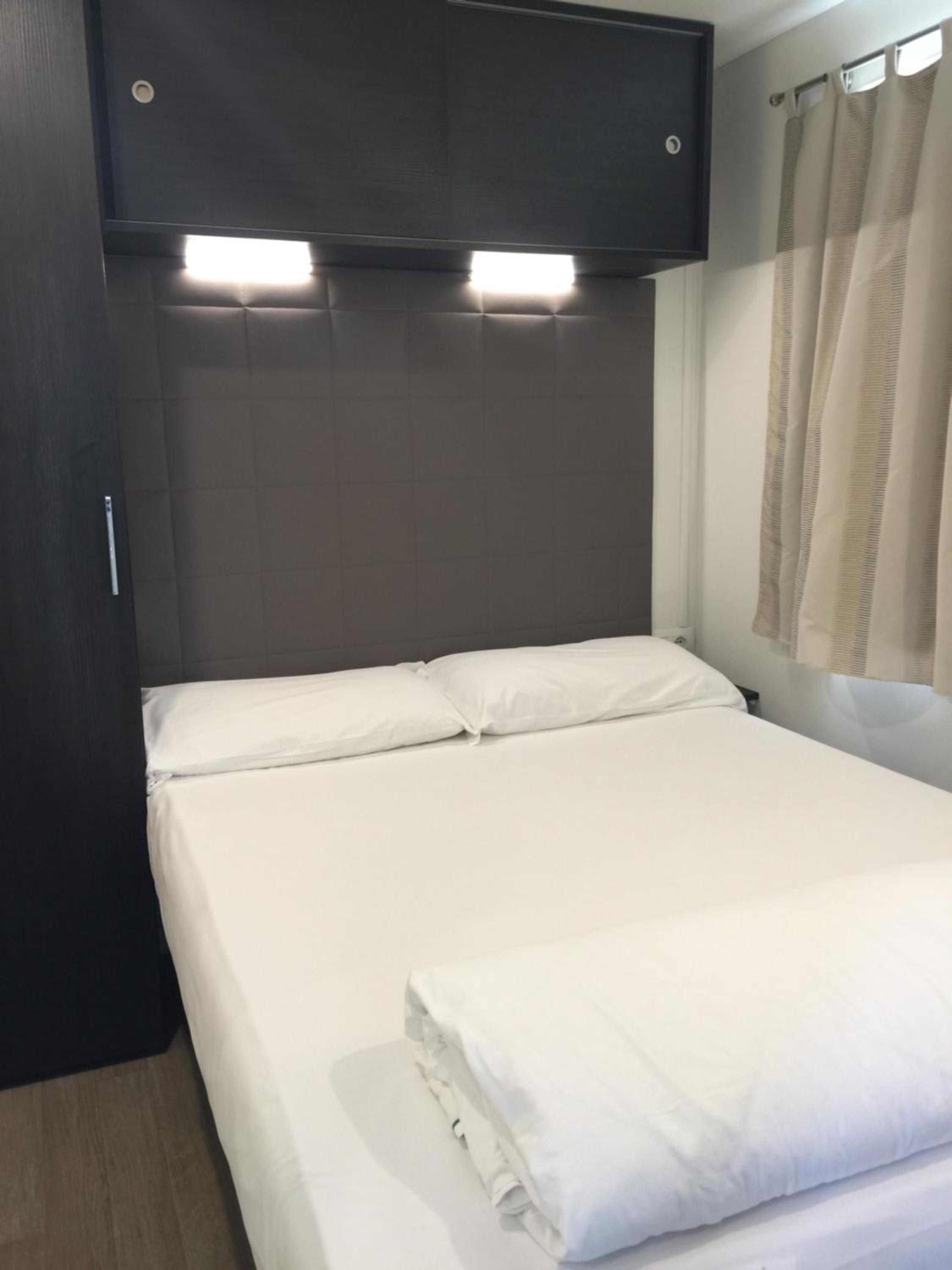 Standard Room thumbnail 6
