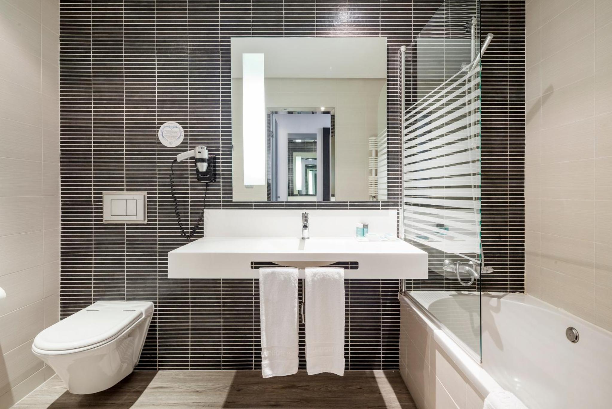 Double or Twin Room - Photo 7