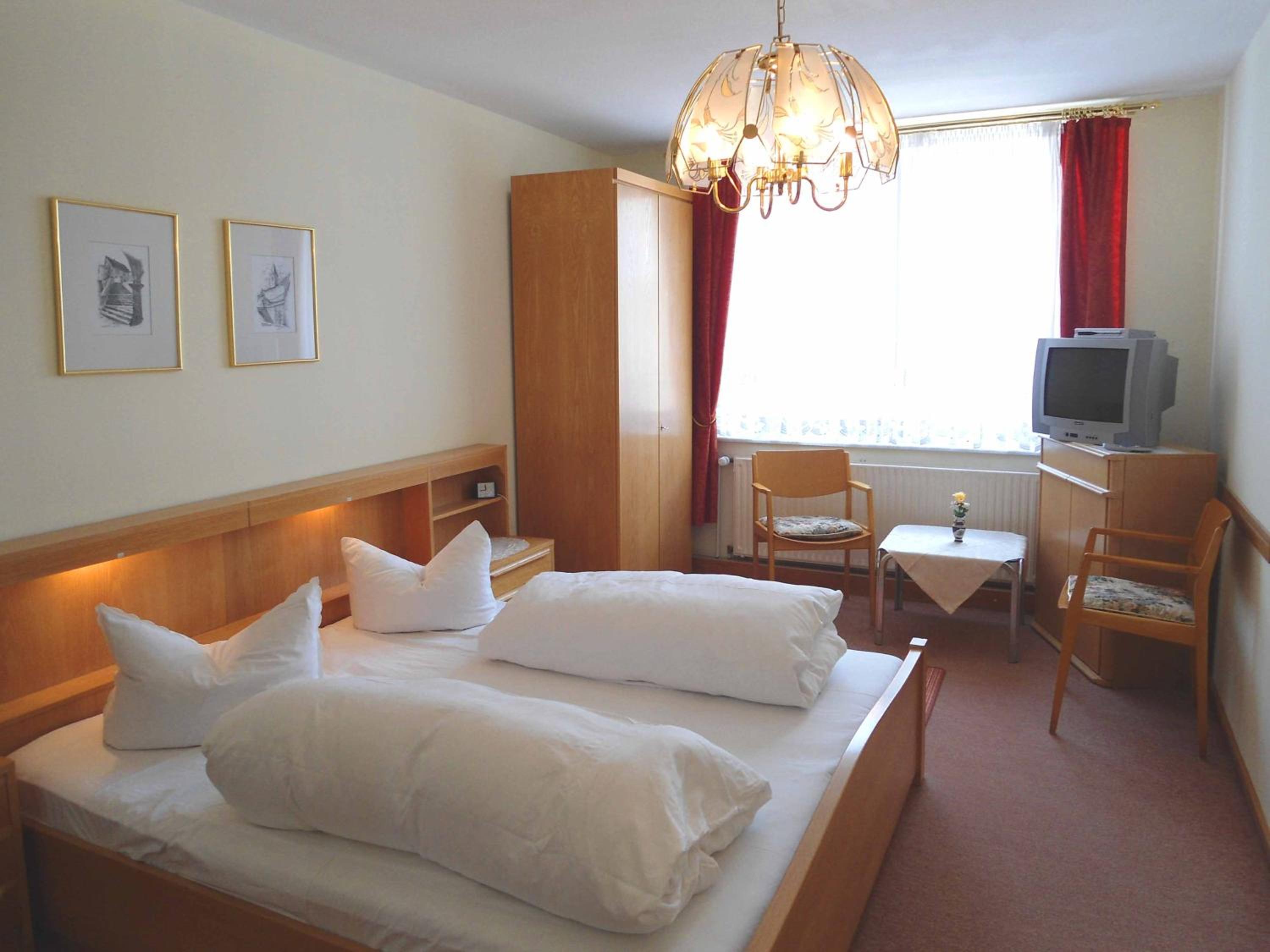 Double Room with Bathroom photo 2