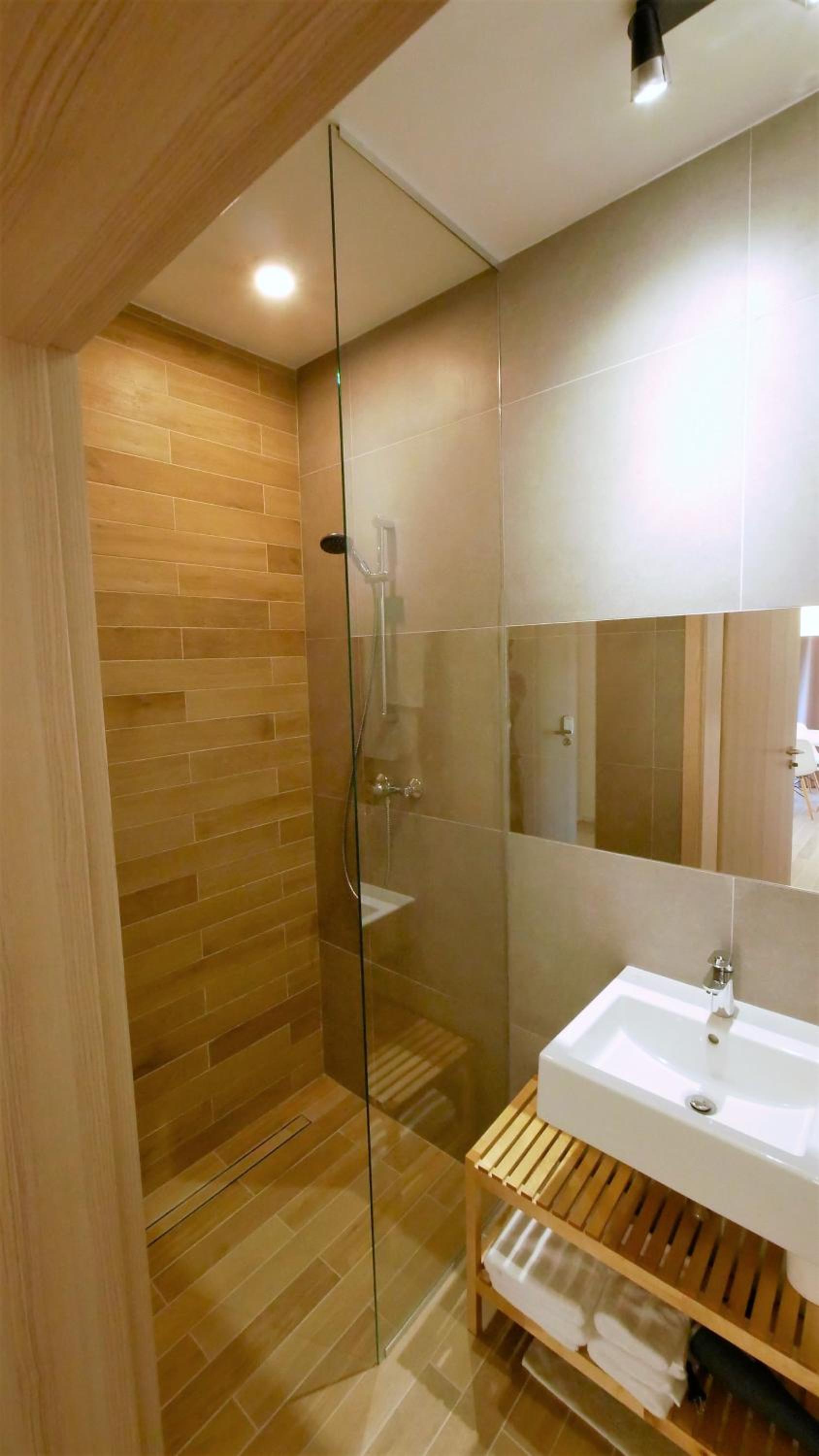 Apartment with Balcony - Photo 15