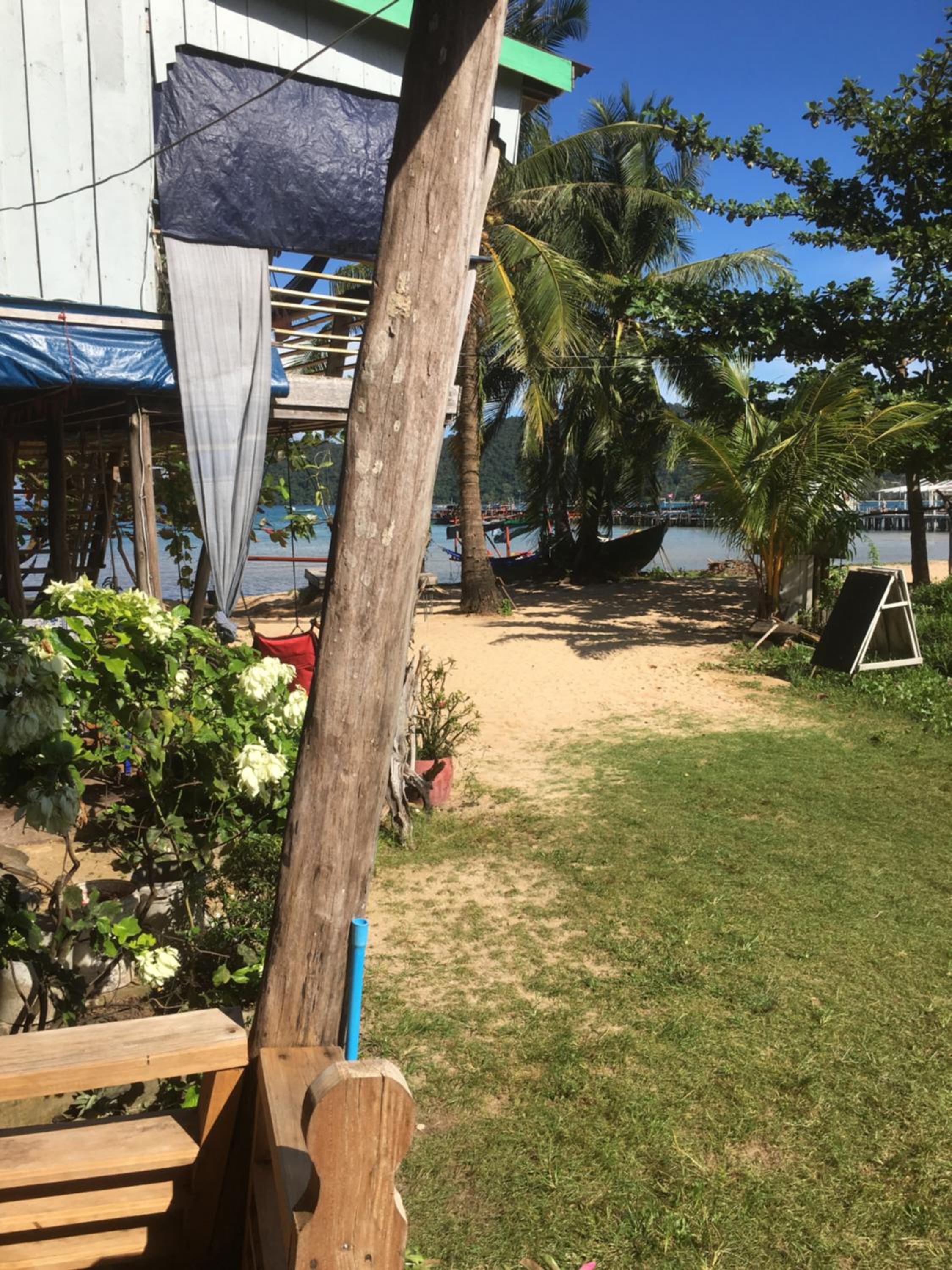 Deluxe Double Room with Balcony and Sea View - Hot Shower and AC  photo 3