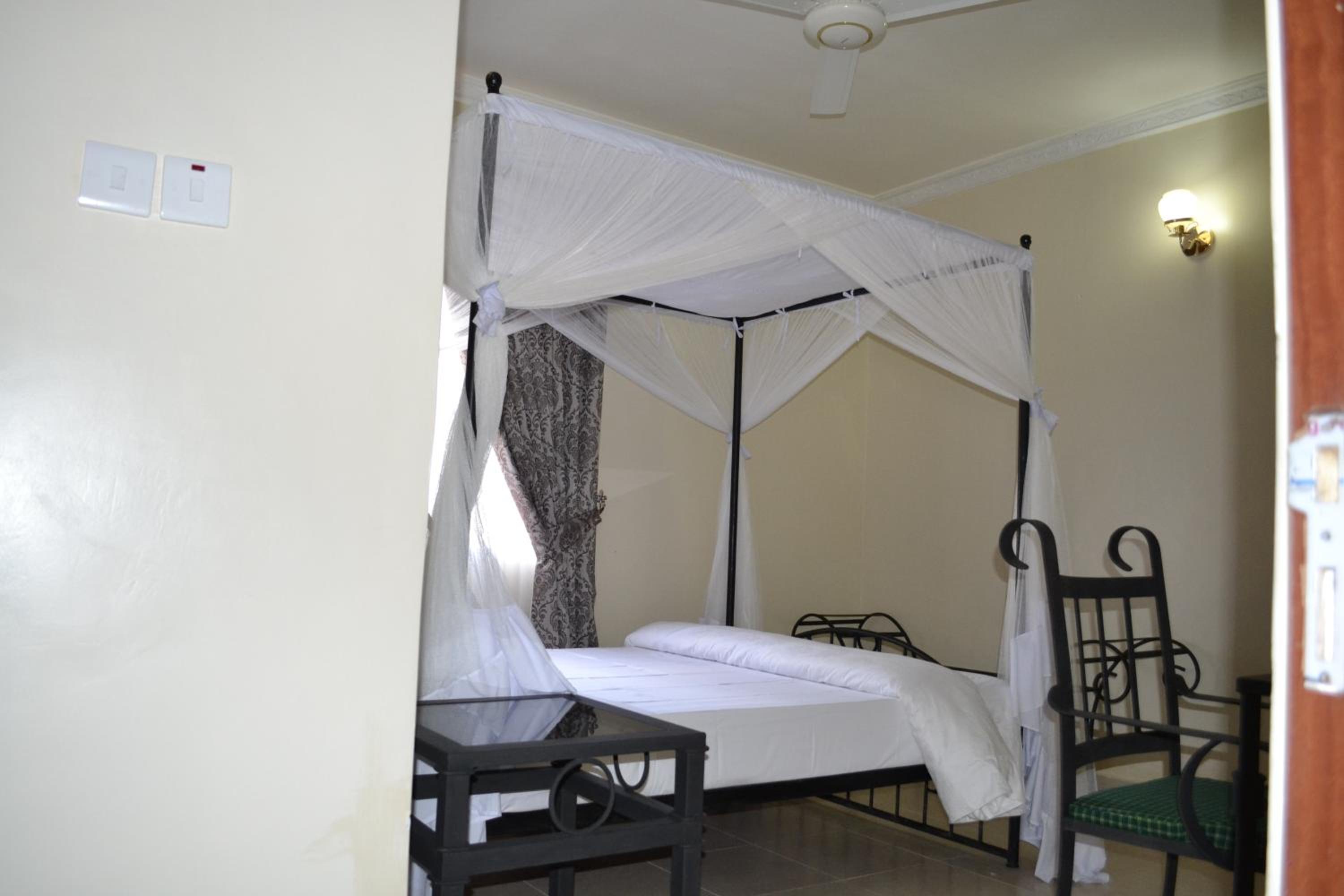 Double or Twin Room - Photo 3