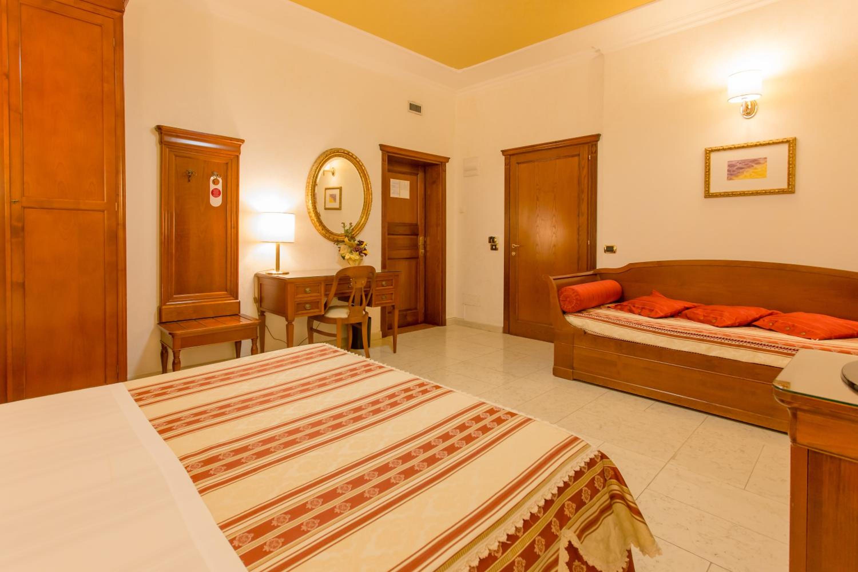 Quadruple Room - Photo 1
