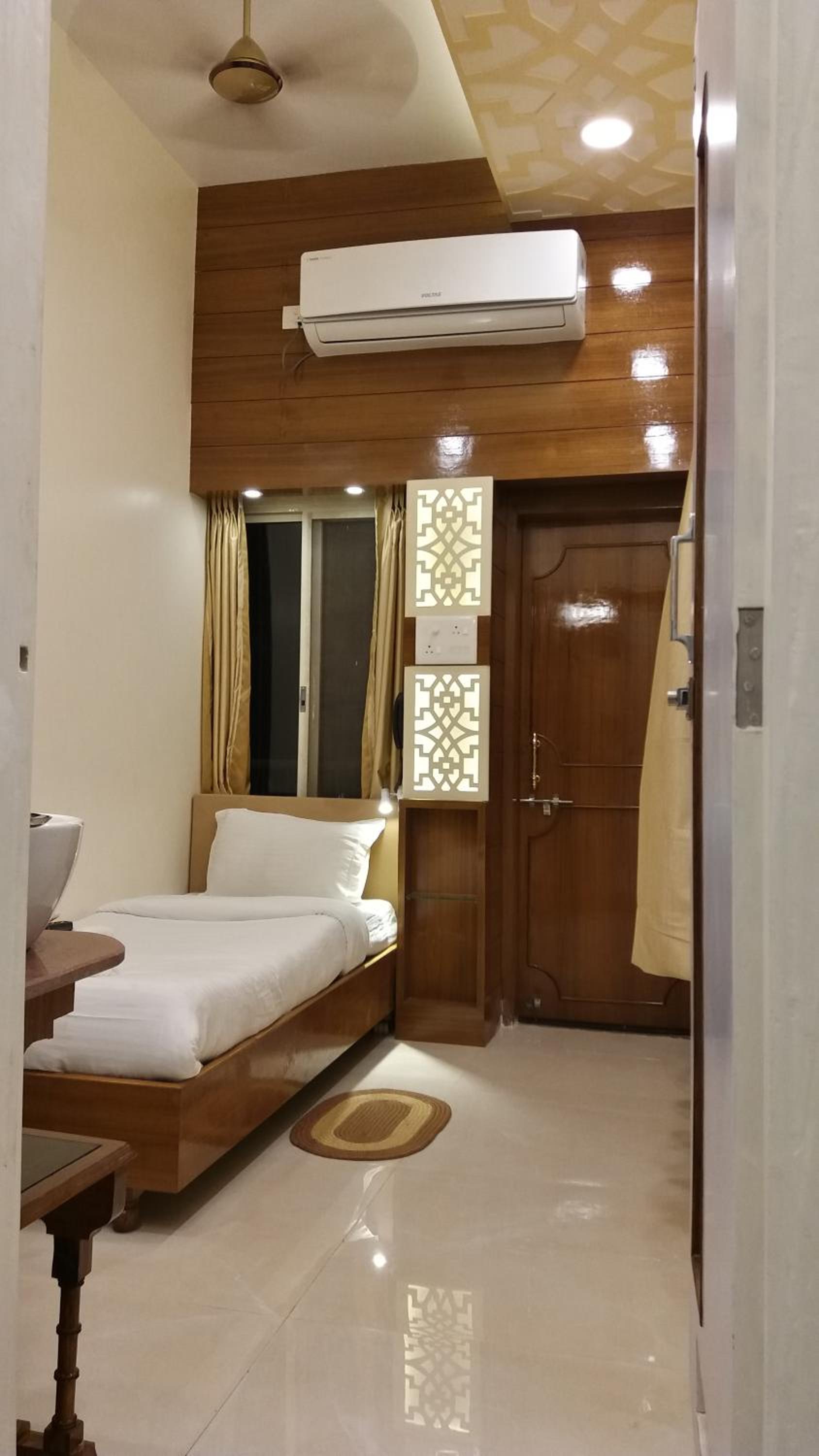 Compact single room river side