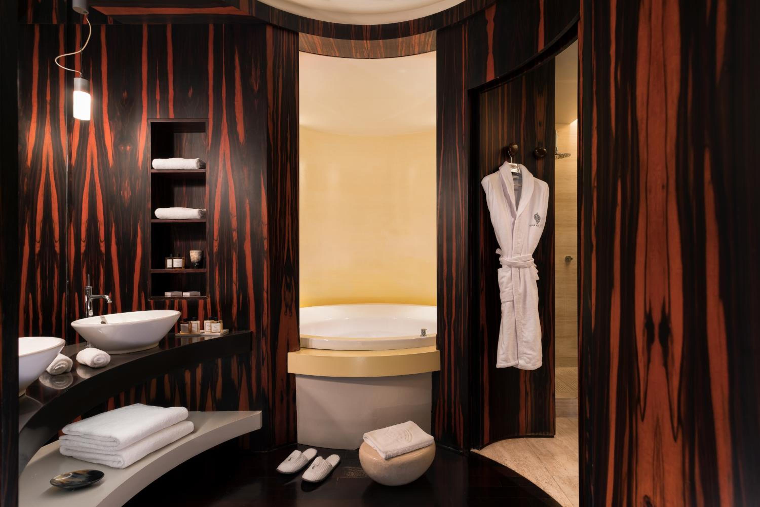Deluxe Double Room with Gallery View