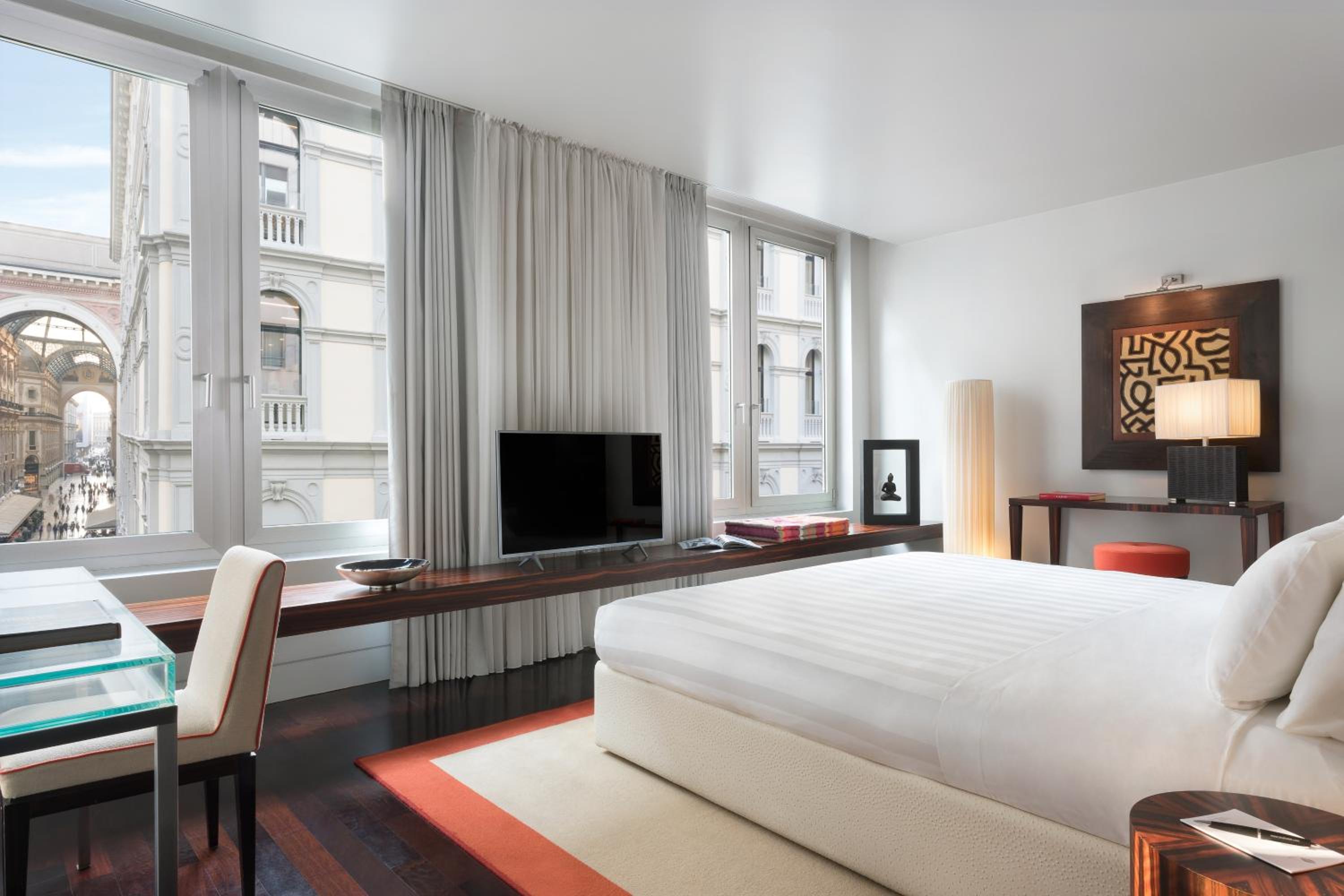 Deluxe Double Room with Gallery View