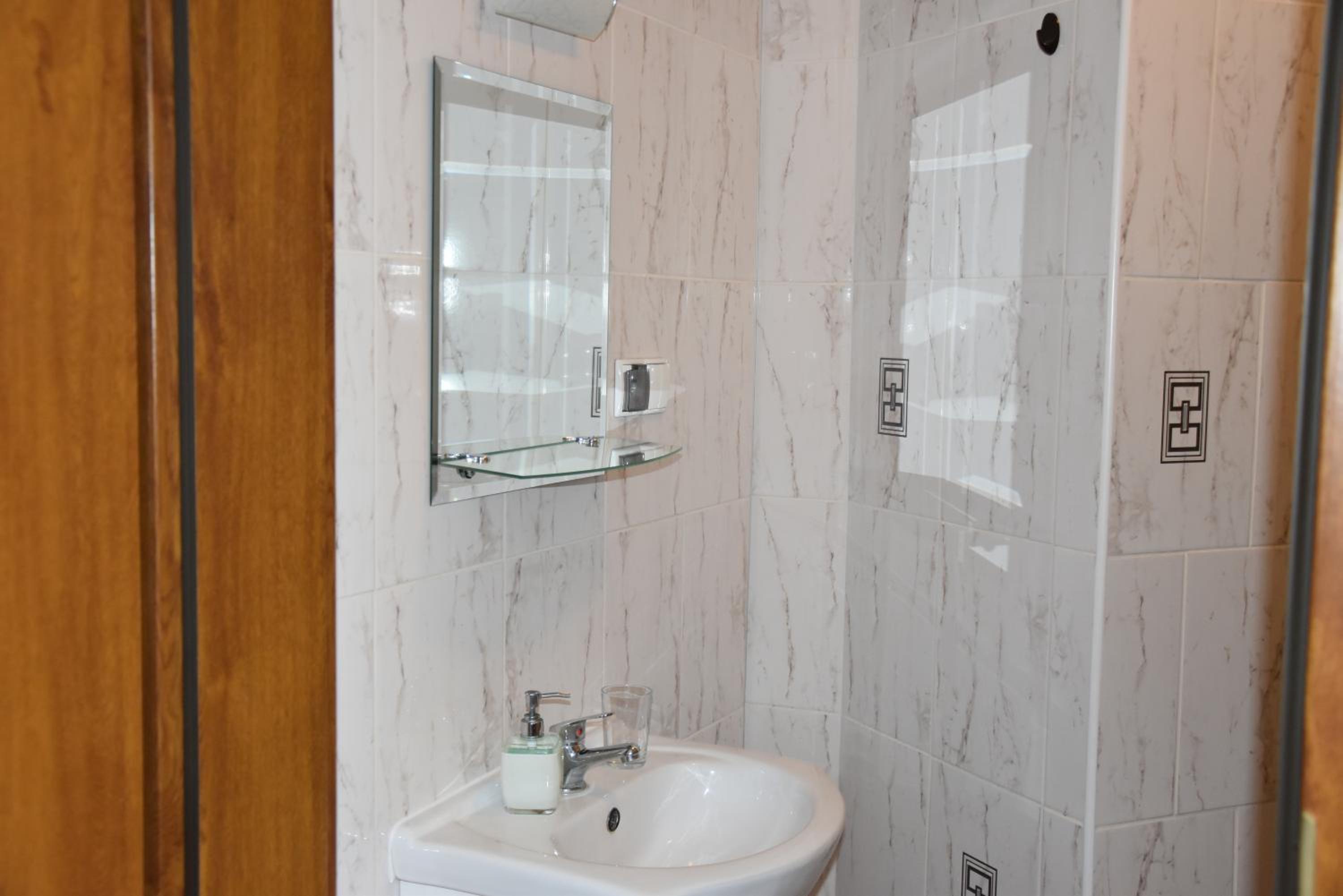 Double or Twin Room - Photo 13