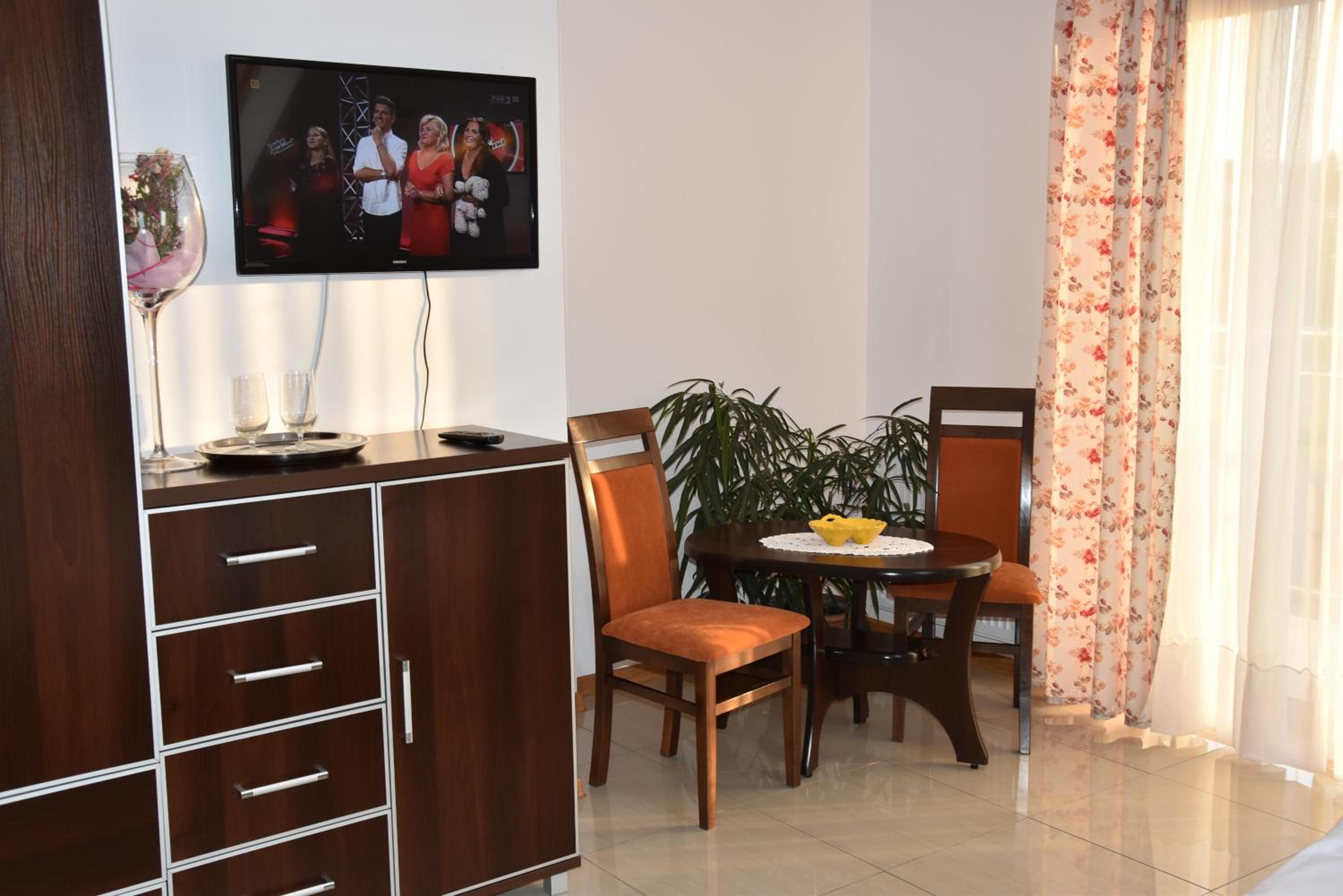 Double or Twin Room - Photo 10