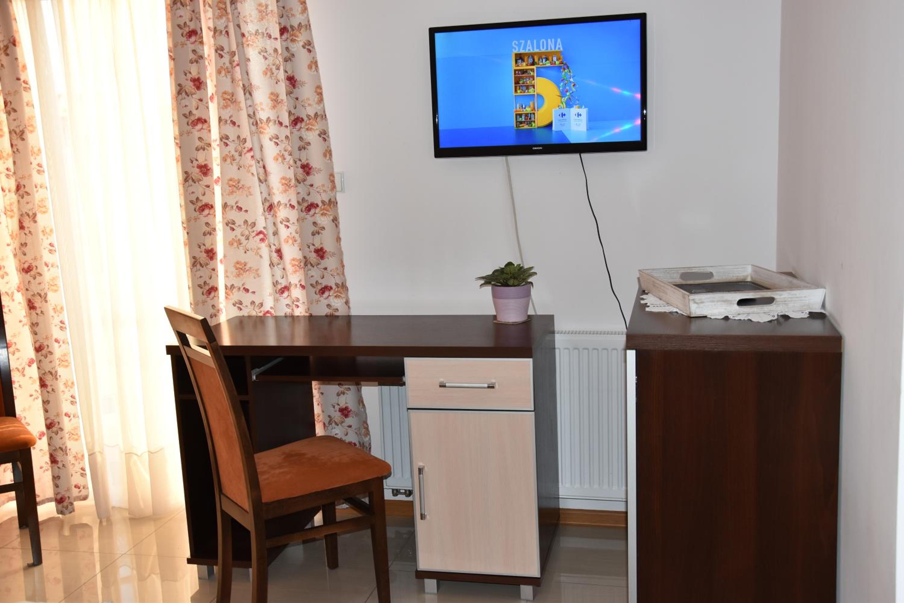 Double or Twin Room - Photo 6