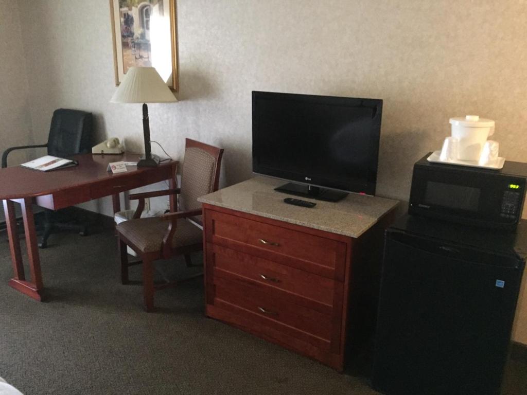 King Room with One King Bed (Accessible) photo 1