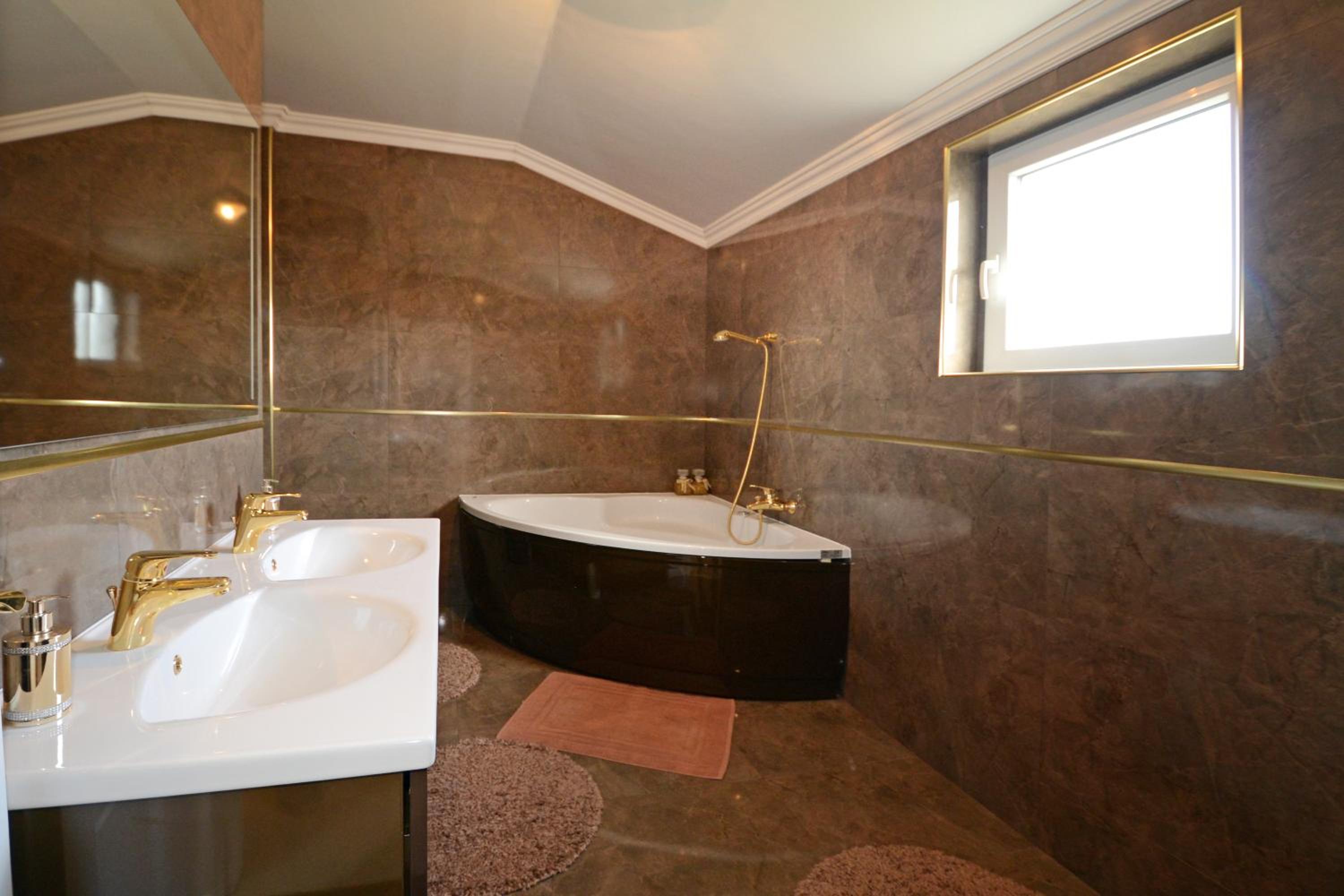 Villa with Private Pool - Photo 77