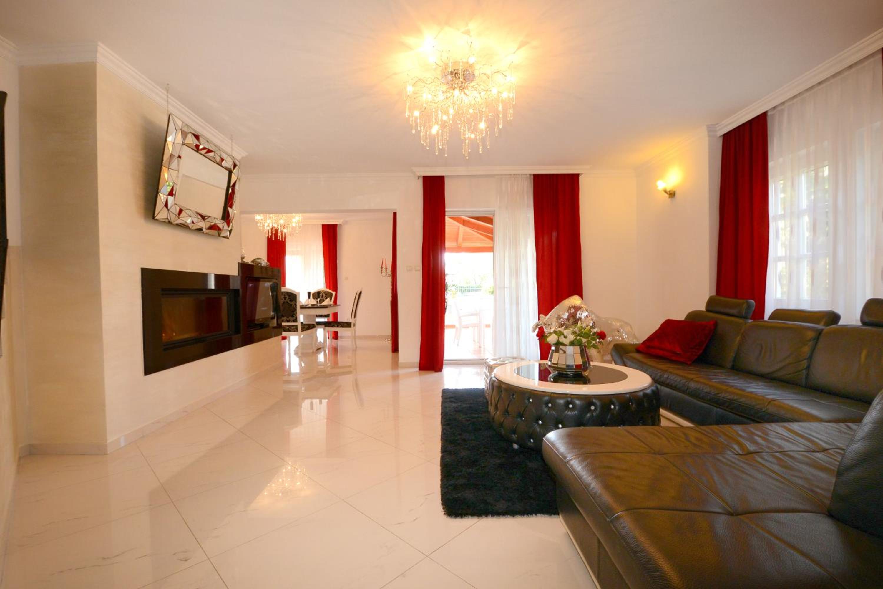 Villa with Private Pool - Photo 76