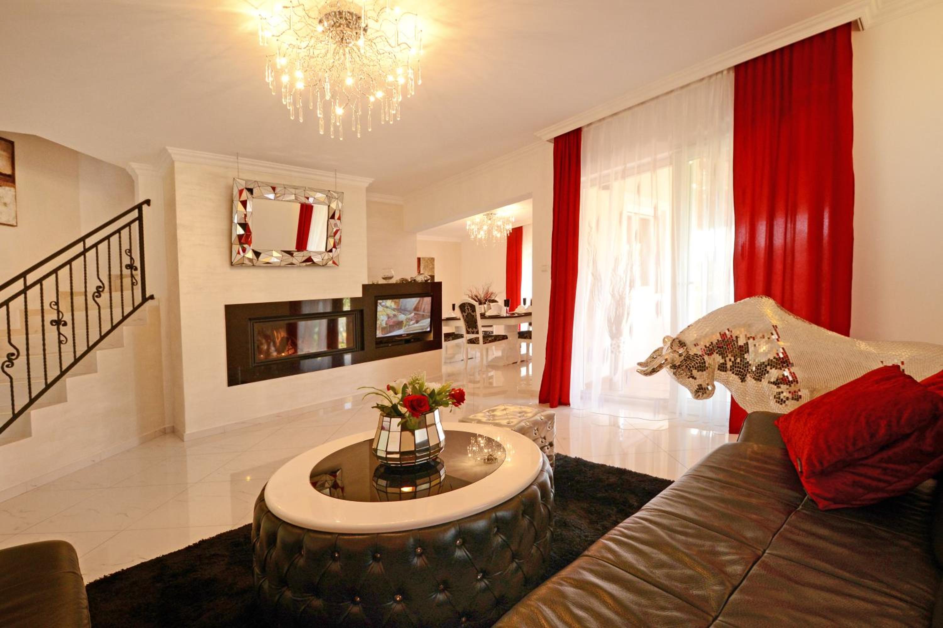 Villa with Private Pool - Photo 74