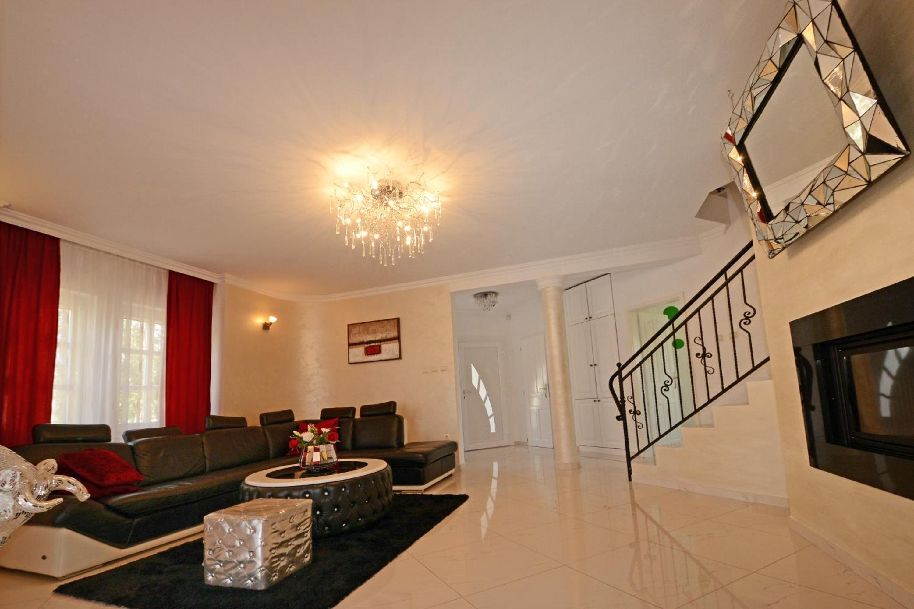 Villa with Private Pool - Photo 68