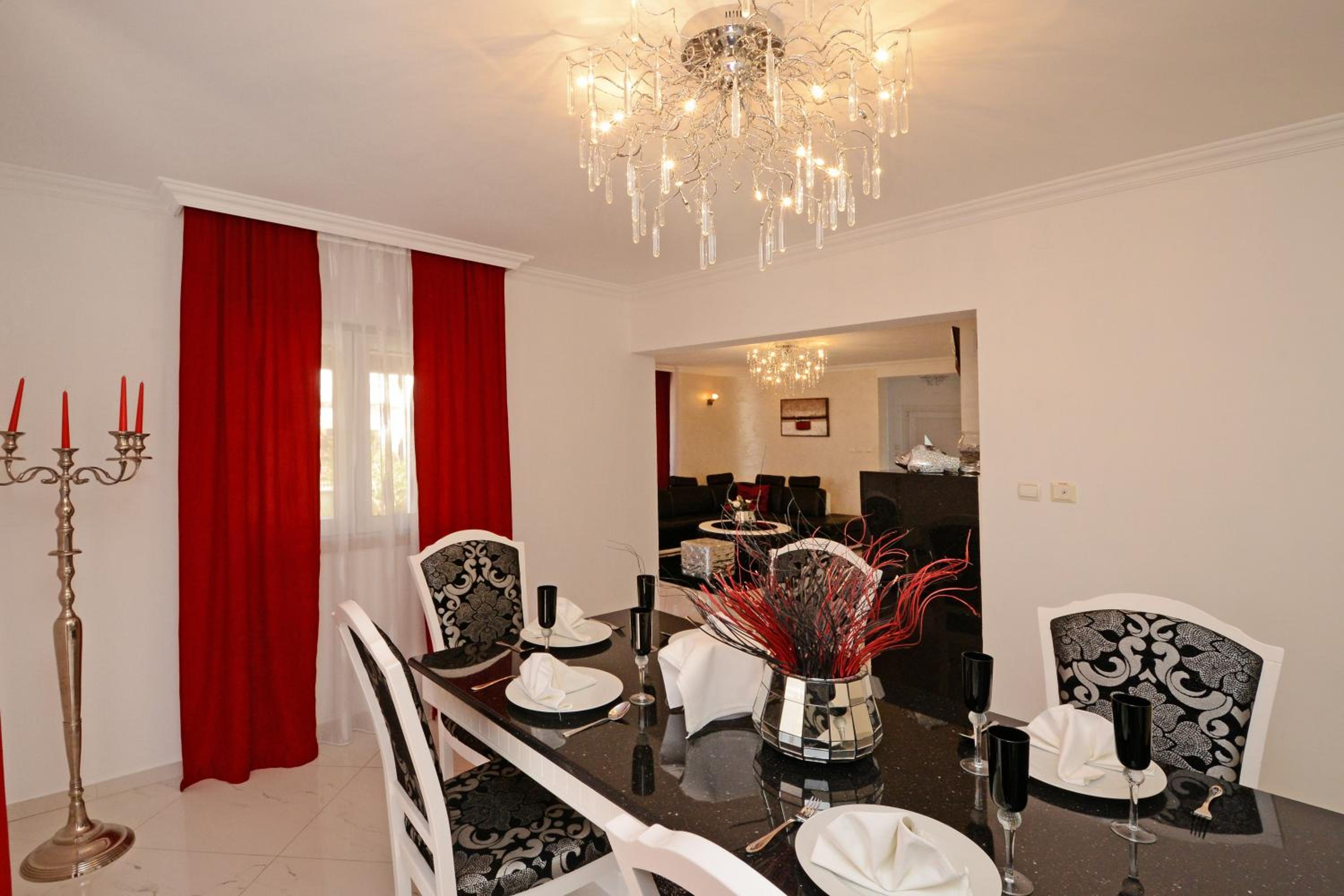 Villa with Private Pool - Photo 62