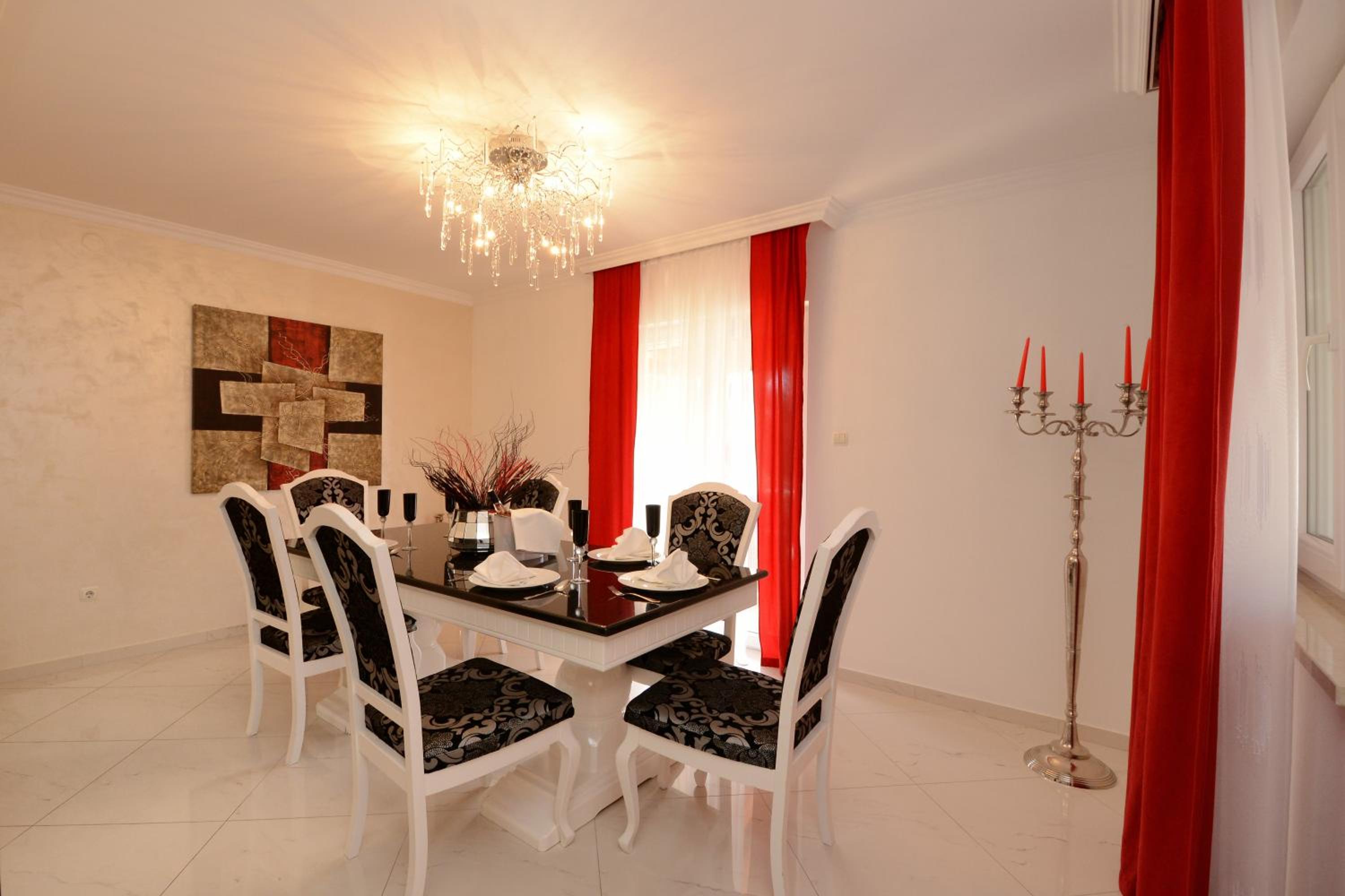 Villa with Private Pool - Photo 52