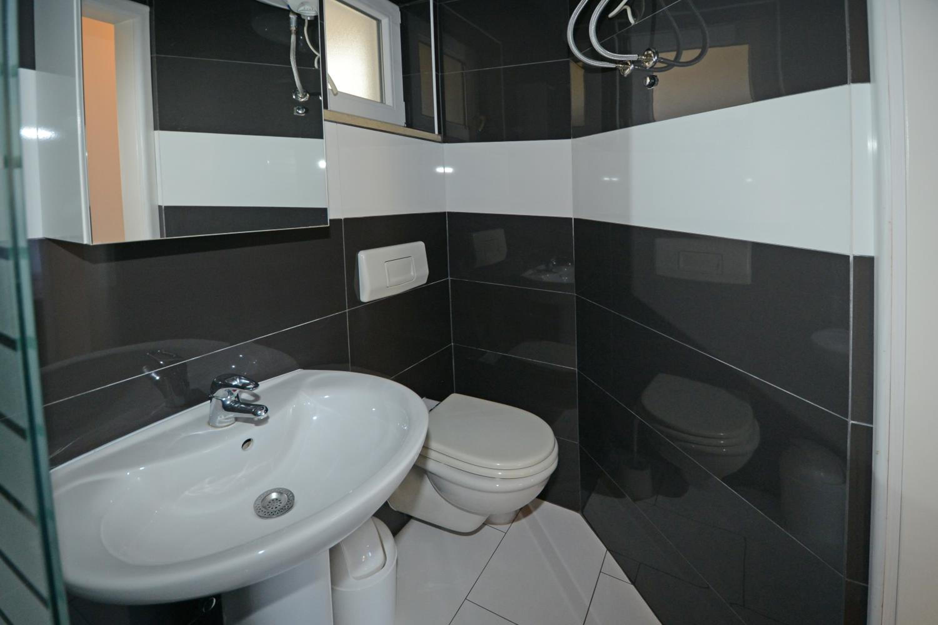 Villa with Private Pool - Photo 48
