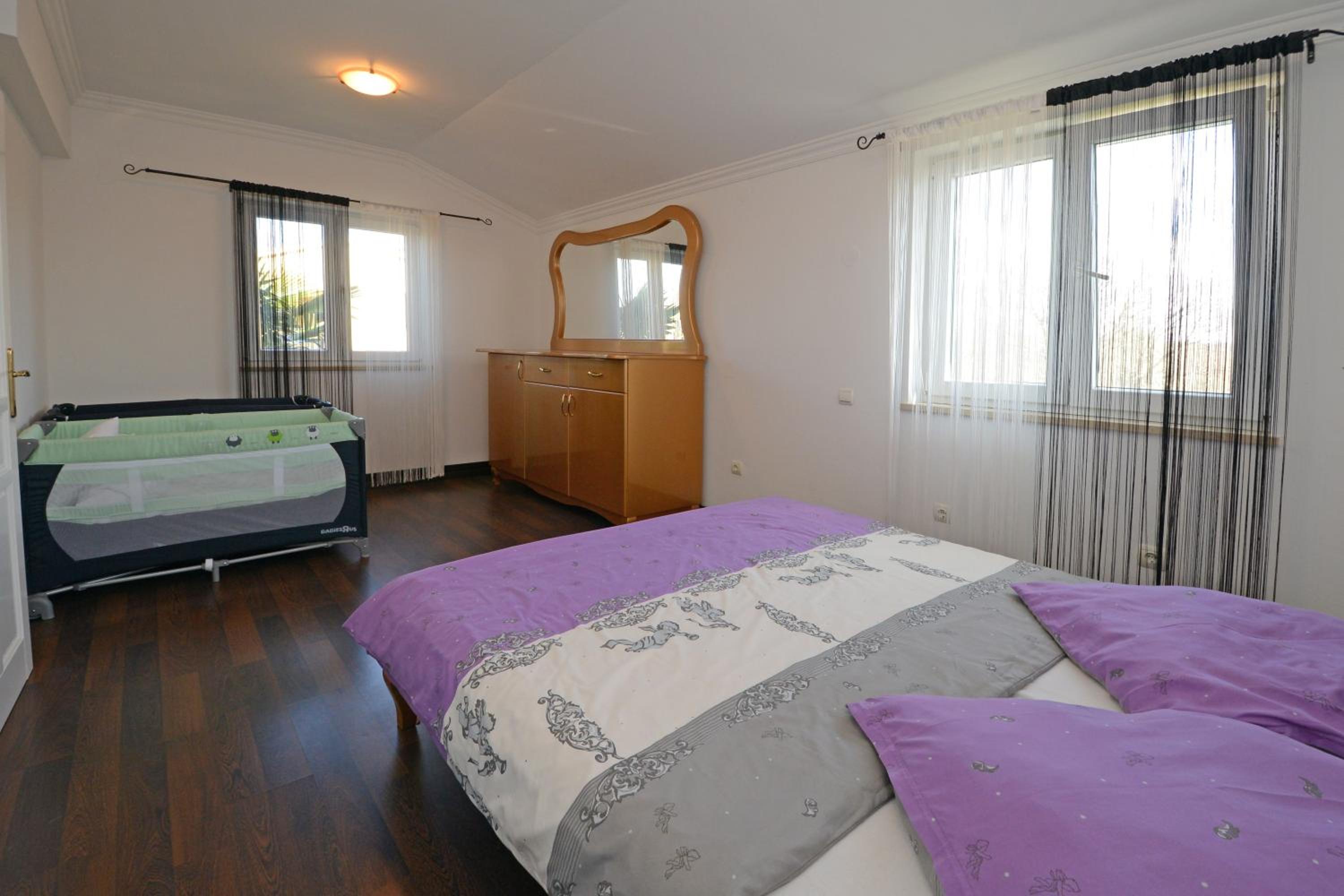 Villa with Private Pool - Photo 42