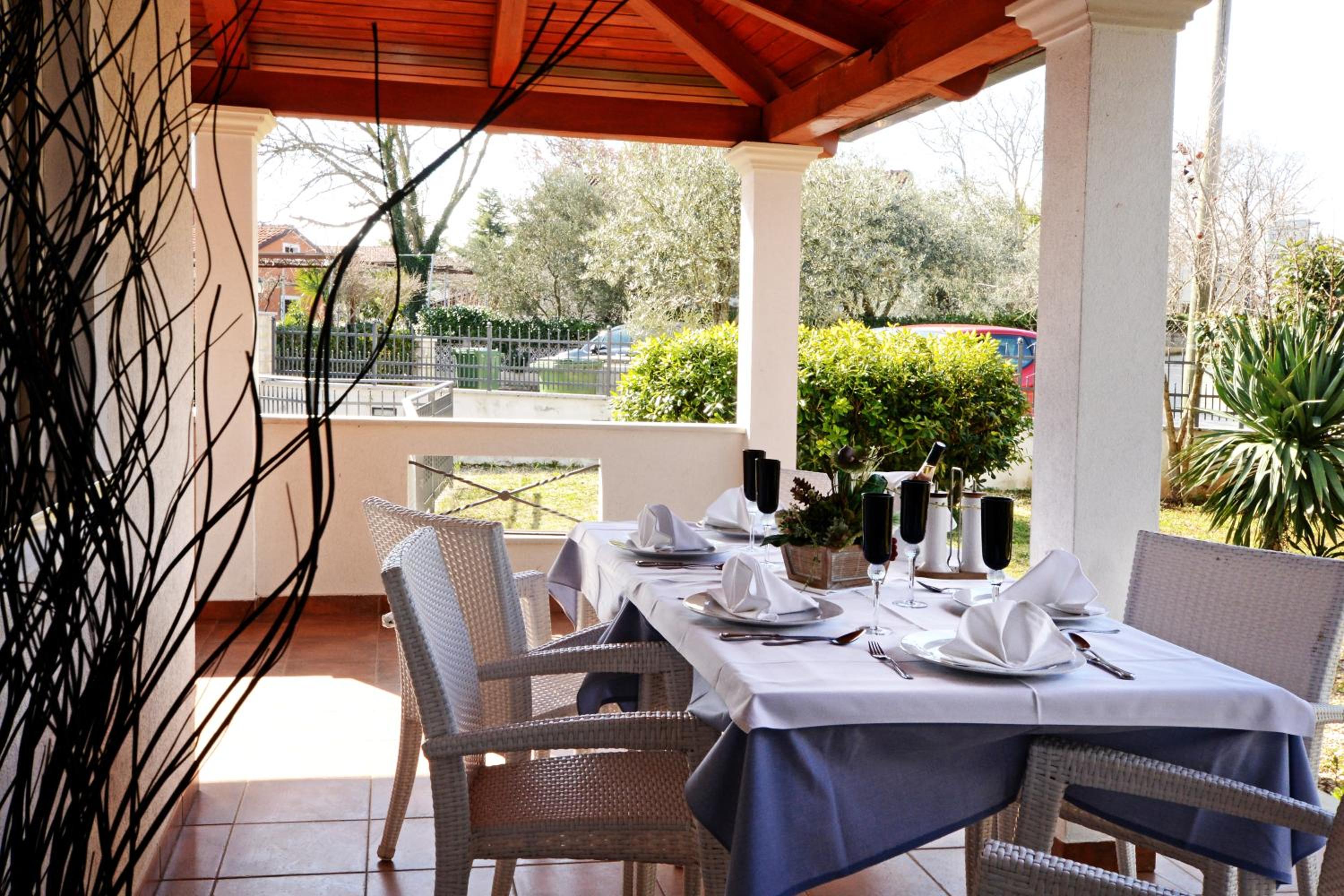 Villa with Private Pool - Photo 38