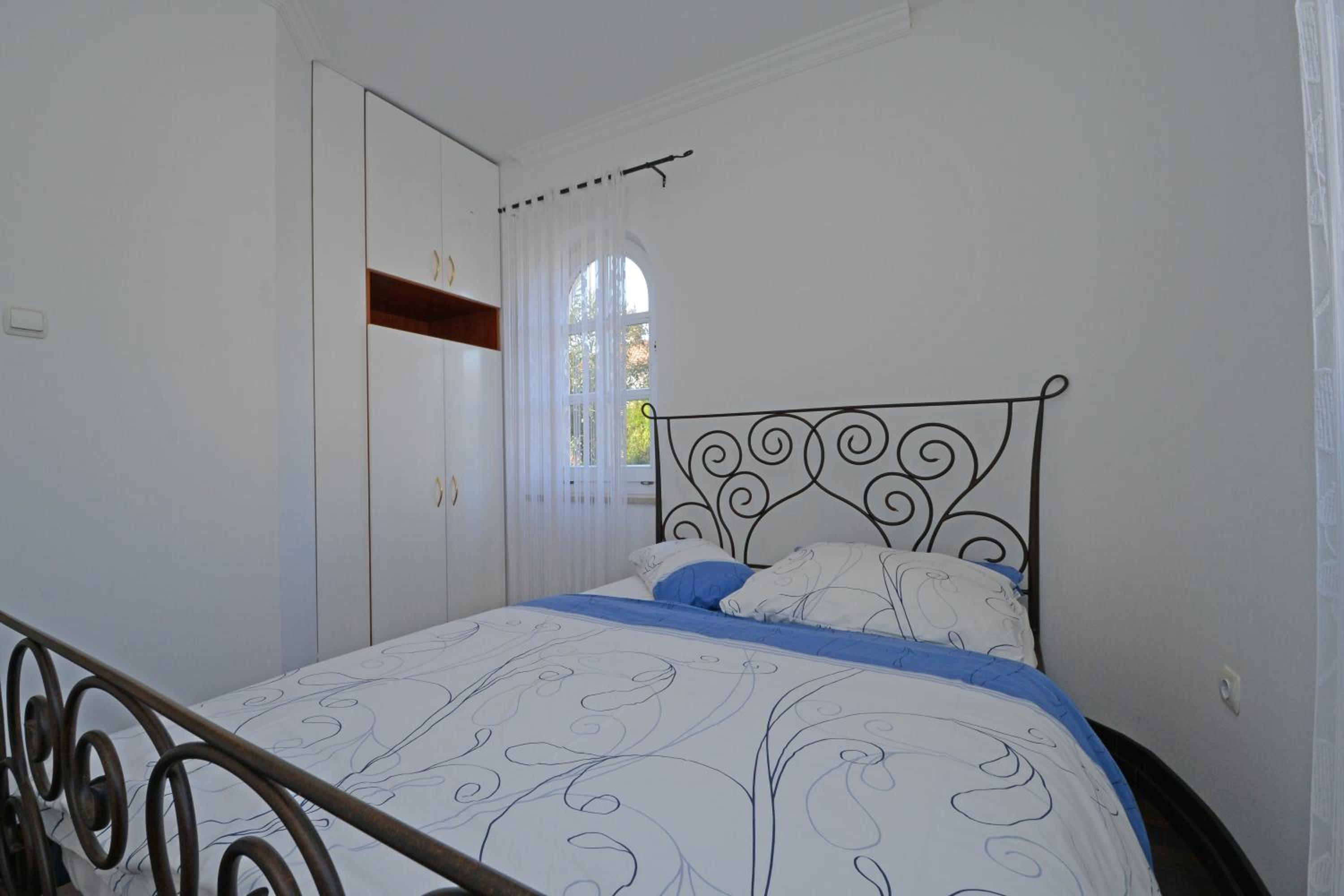 Villa with Private Pool - Photo 35