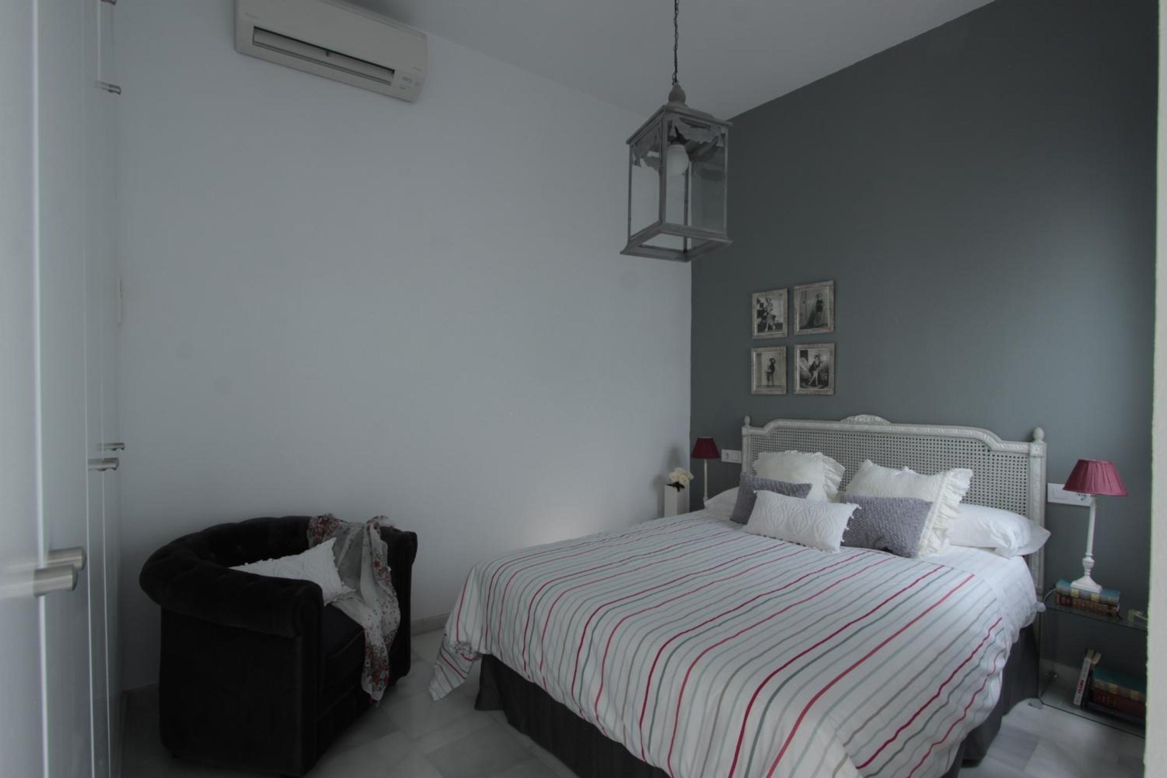 Apartamento de Dos Habitaciones con Patio