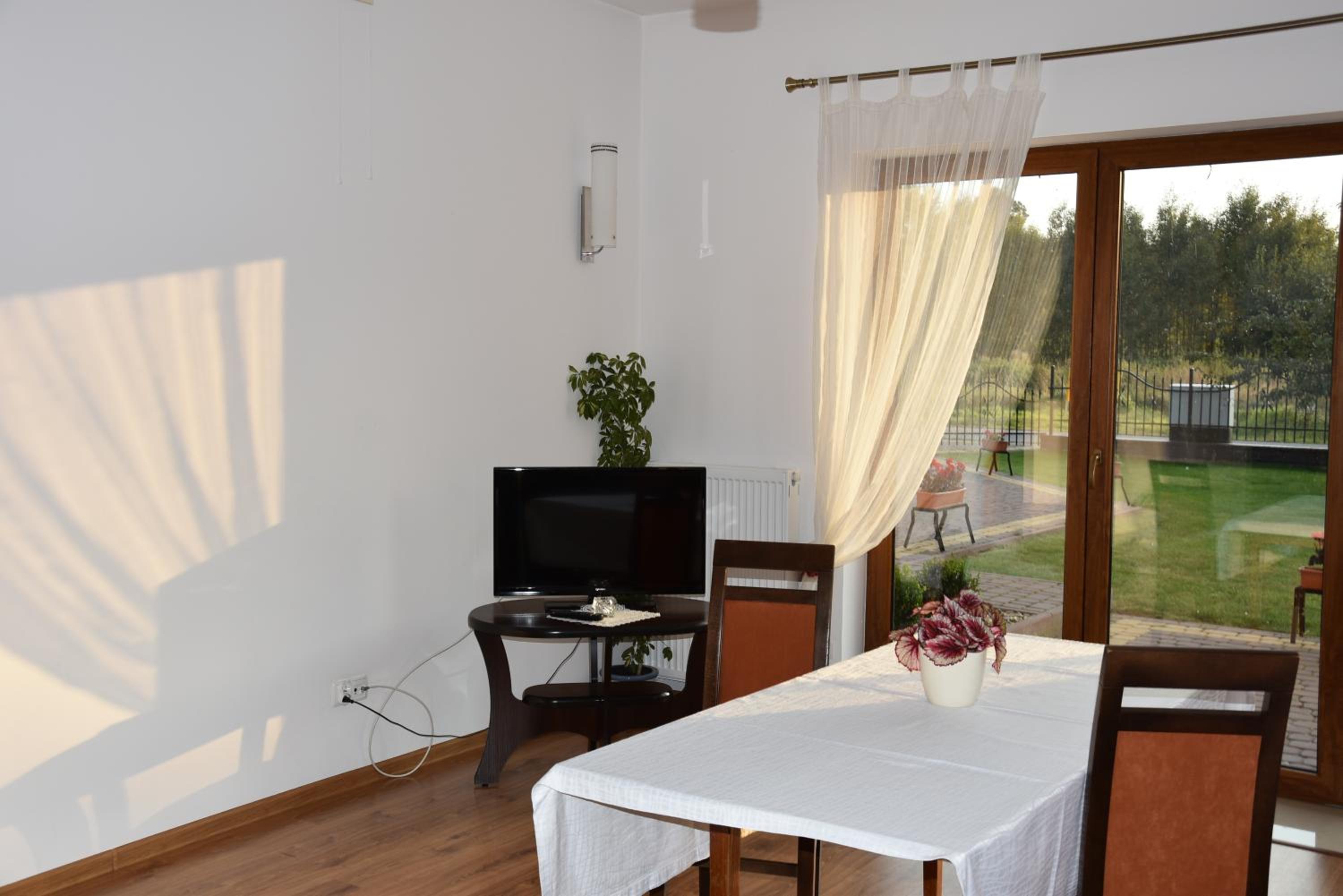 Apartment with Terrace - Photo 18