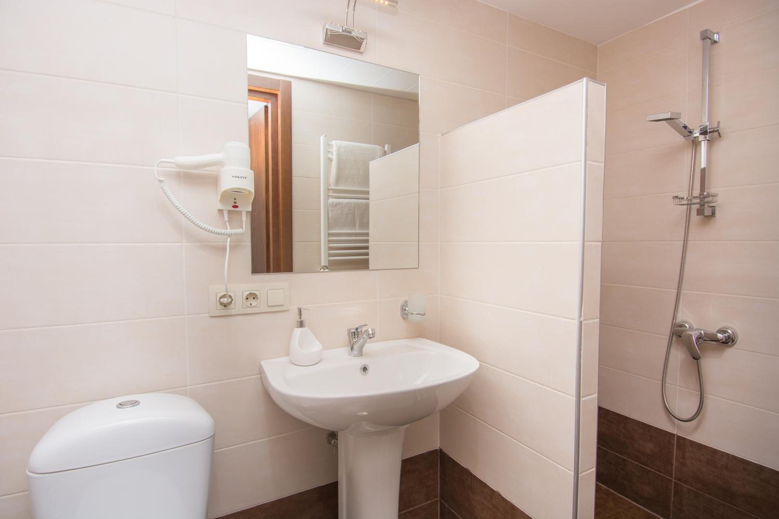 Comfort Triple Room with Shower photo 3