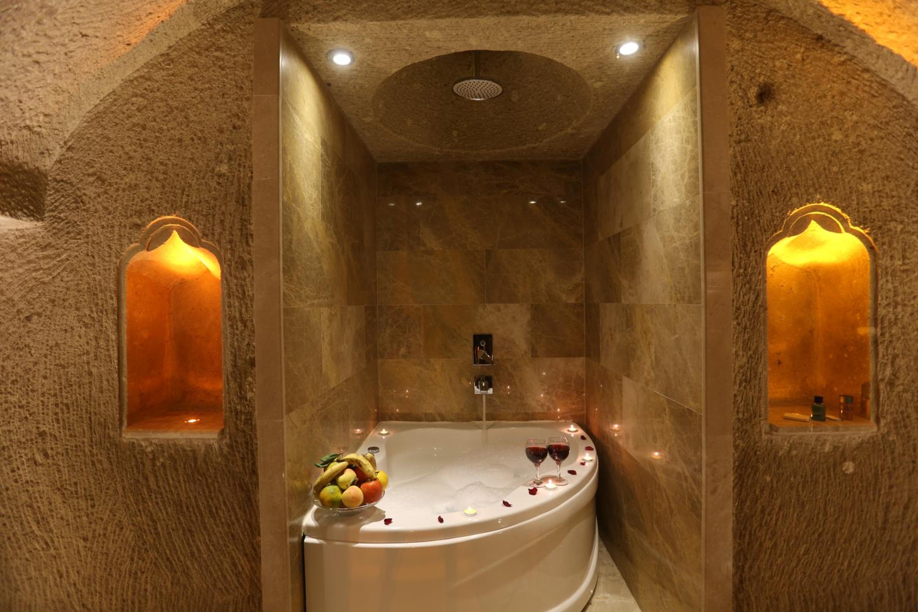 Deluxe Double Room with Bath - Photo 4