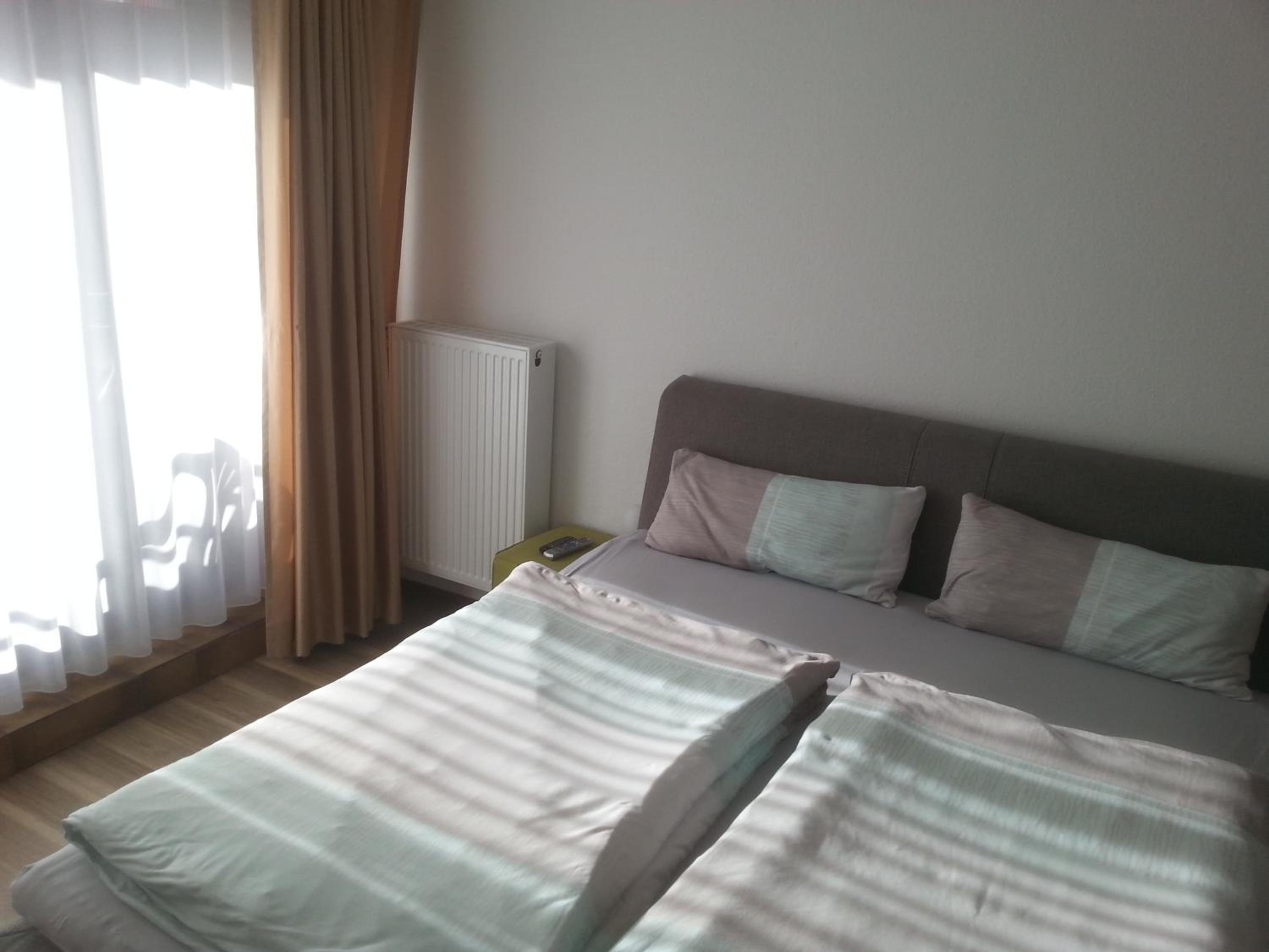 Apartment with Balcony - Photo 6