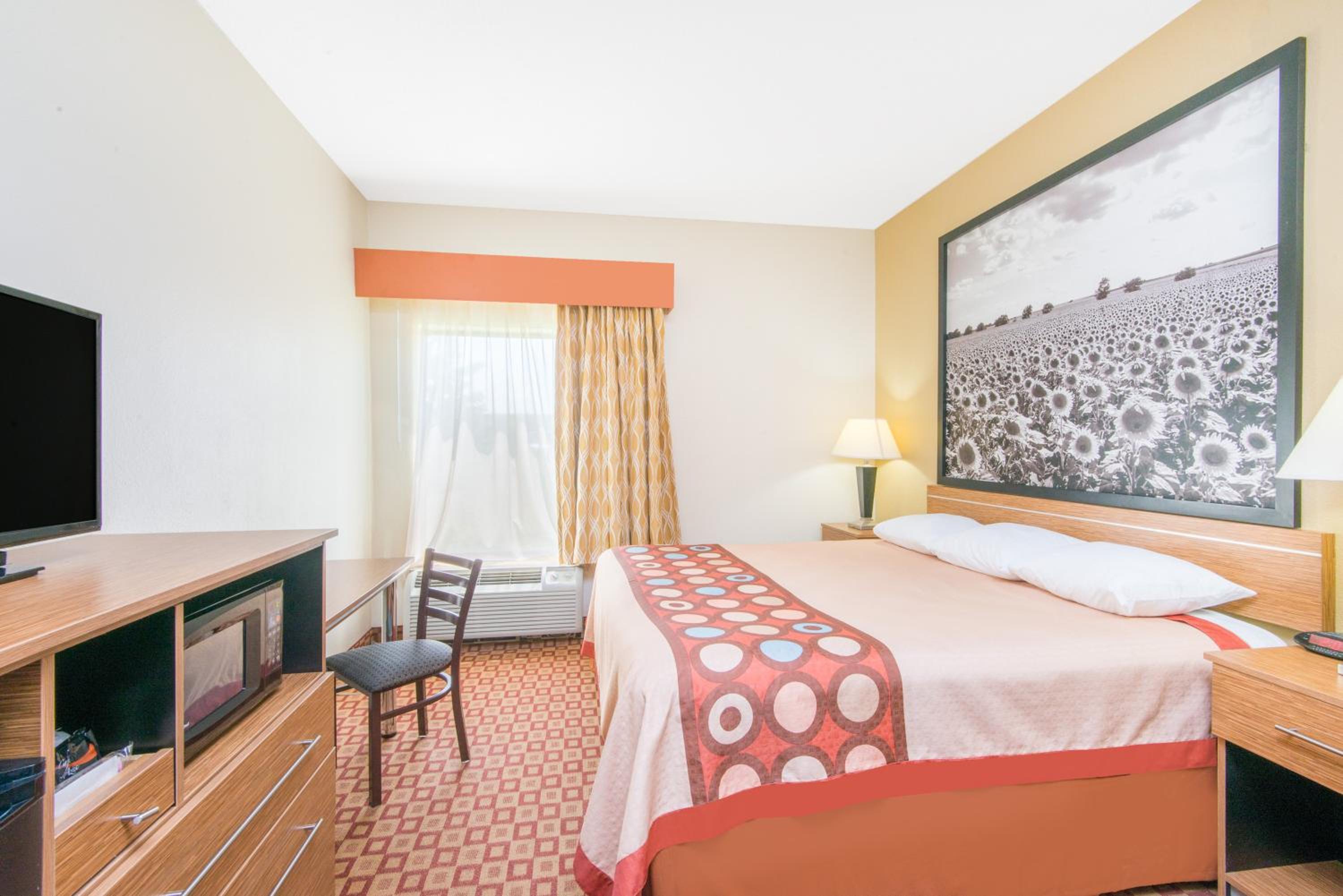 King Room - Non-Smoking photo 2
