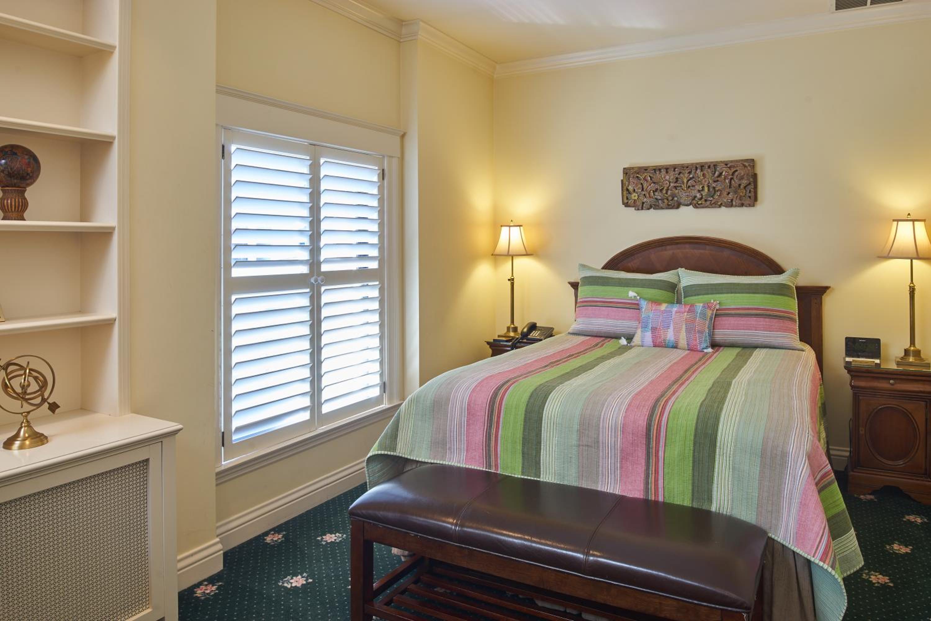 Standard Queen Room