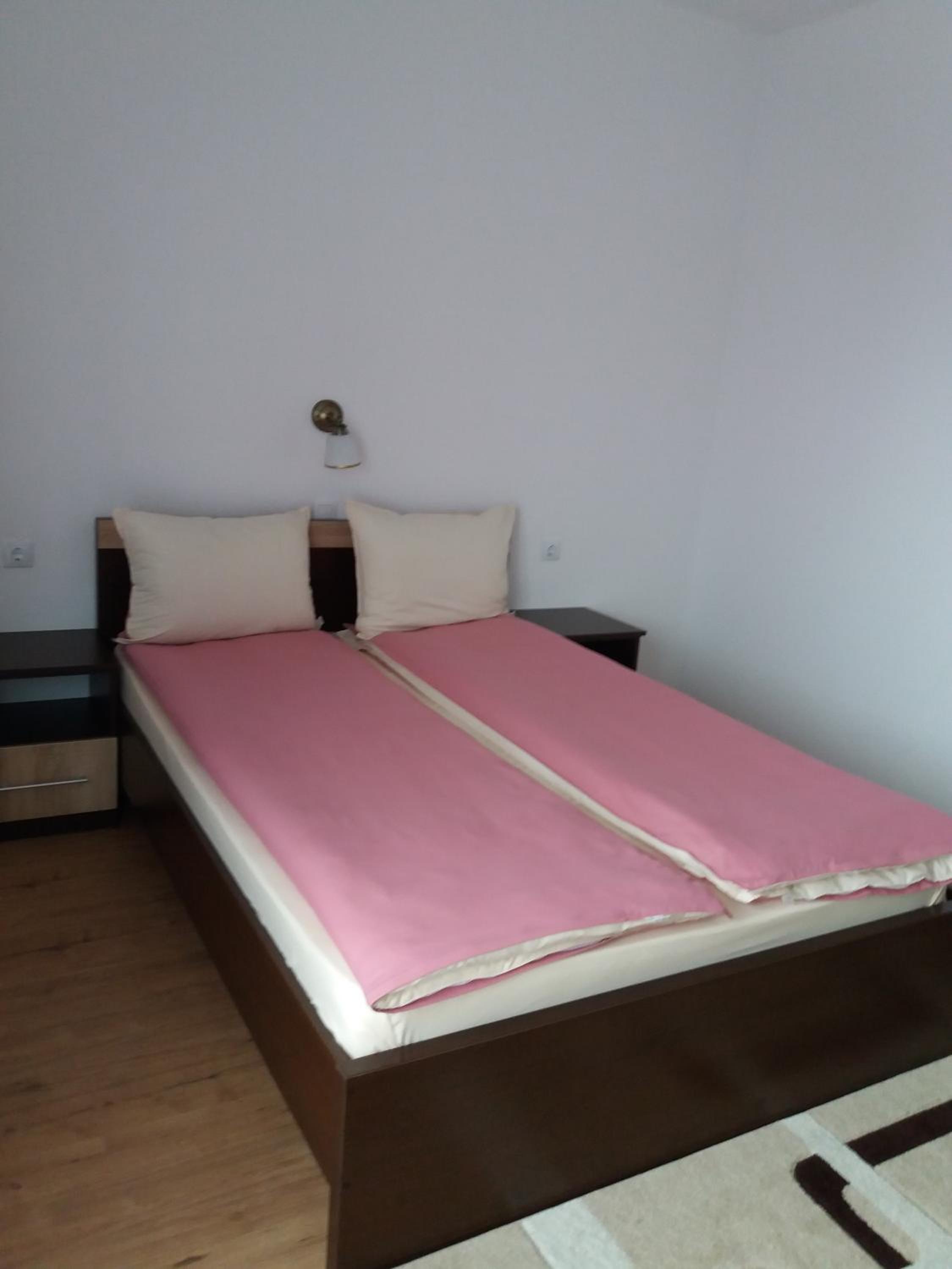 Seven-Bedroom House photo 2