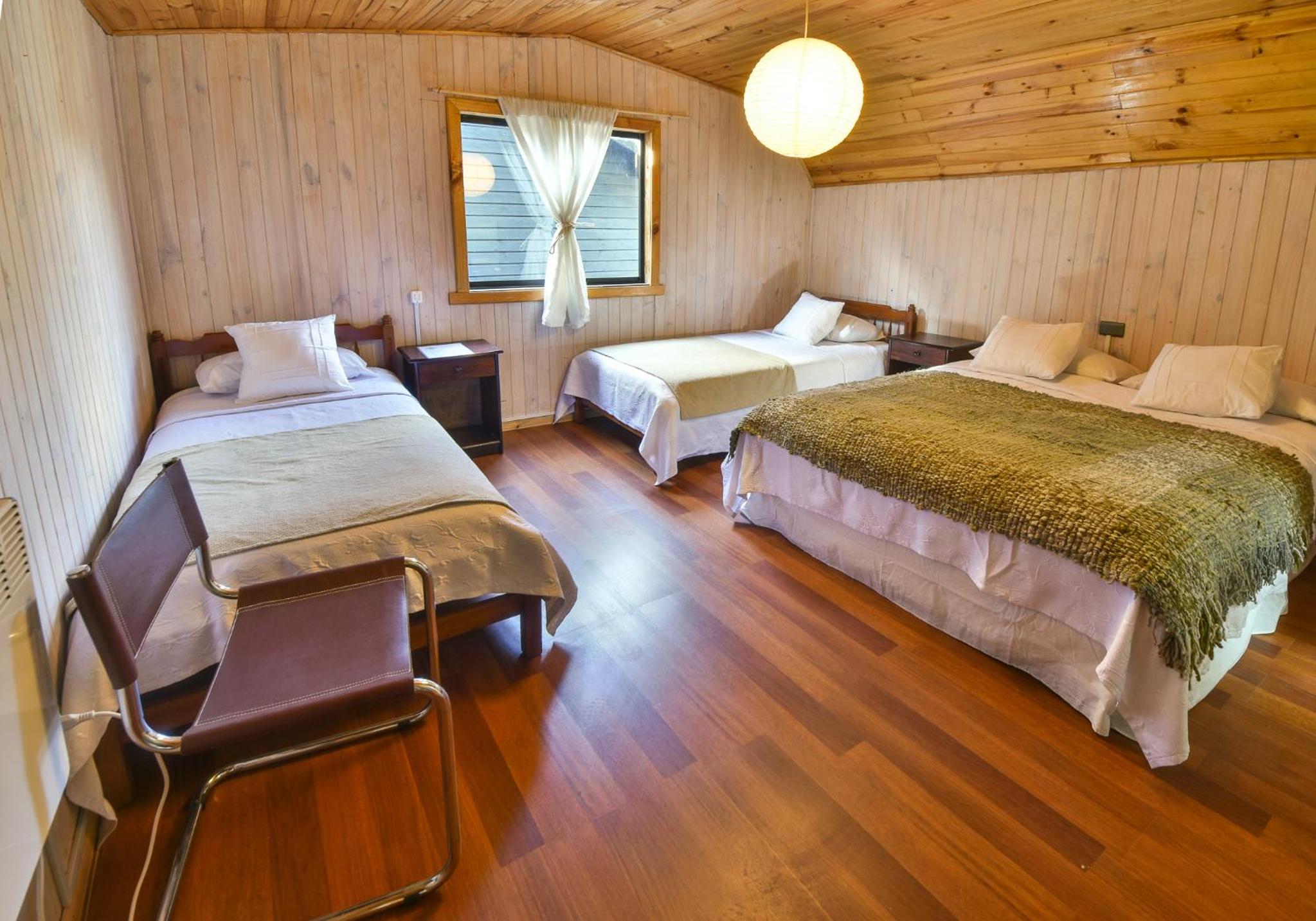 Quadruple Room with Private Bathroom photo 2