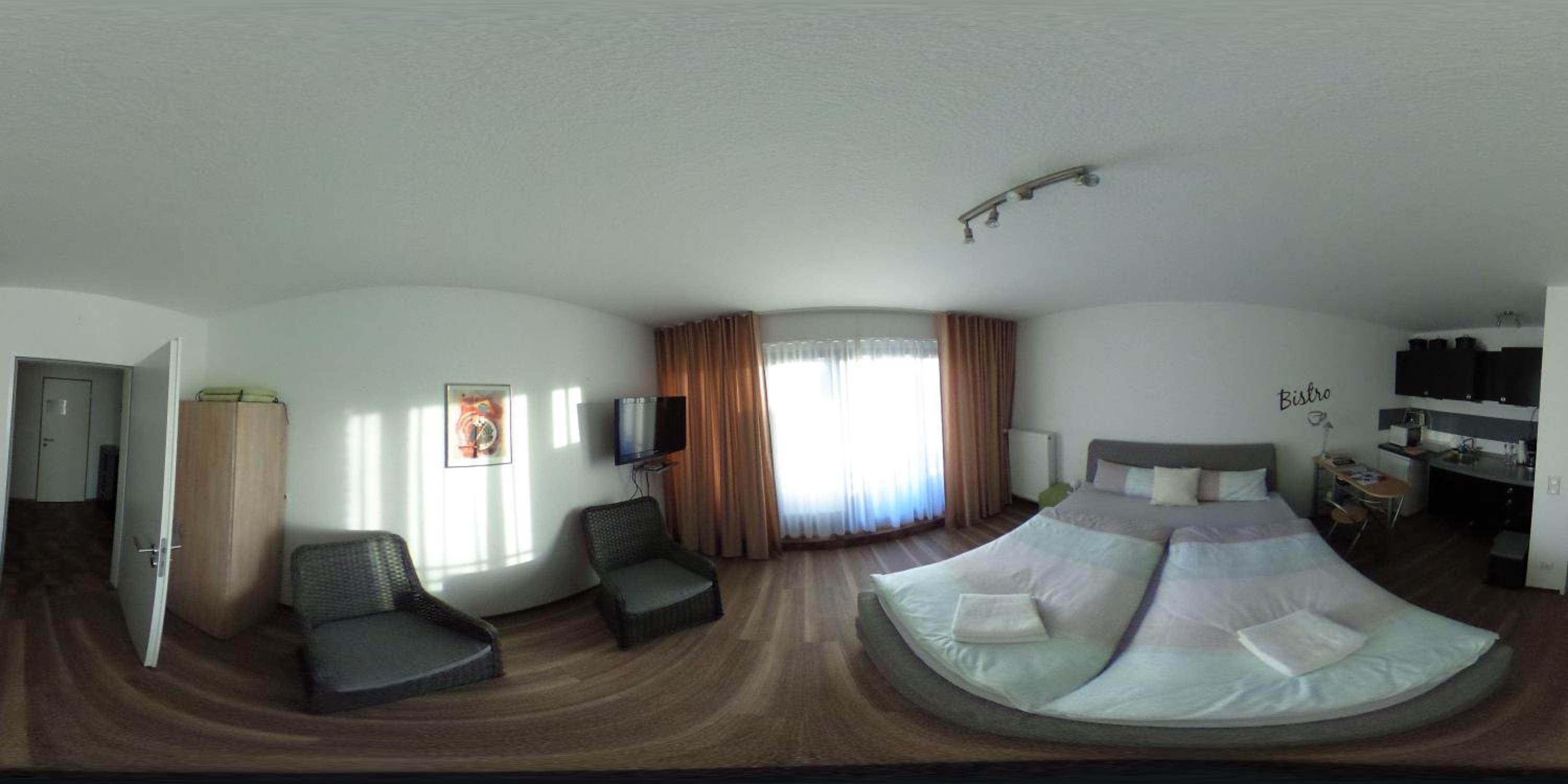 Apartment with Balcony - Photo 3