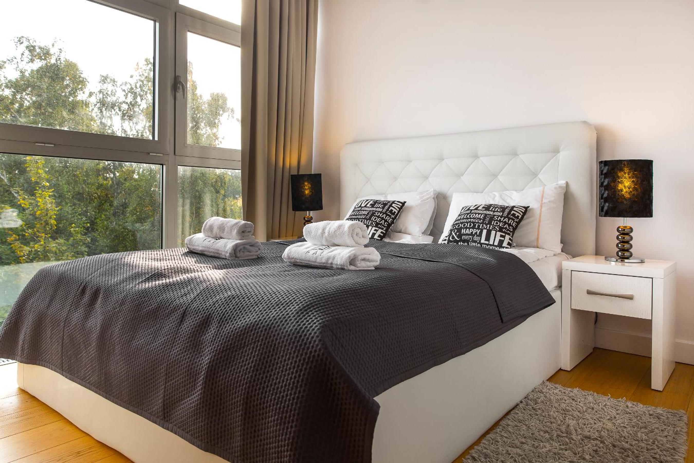 Two-Bedroom Luxury Apartment with Central Sea View I
