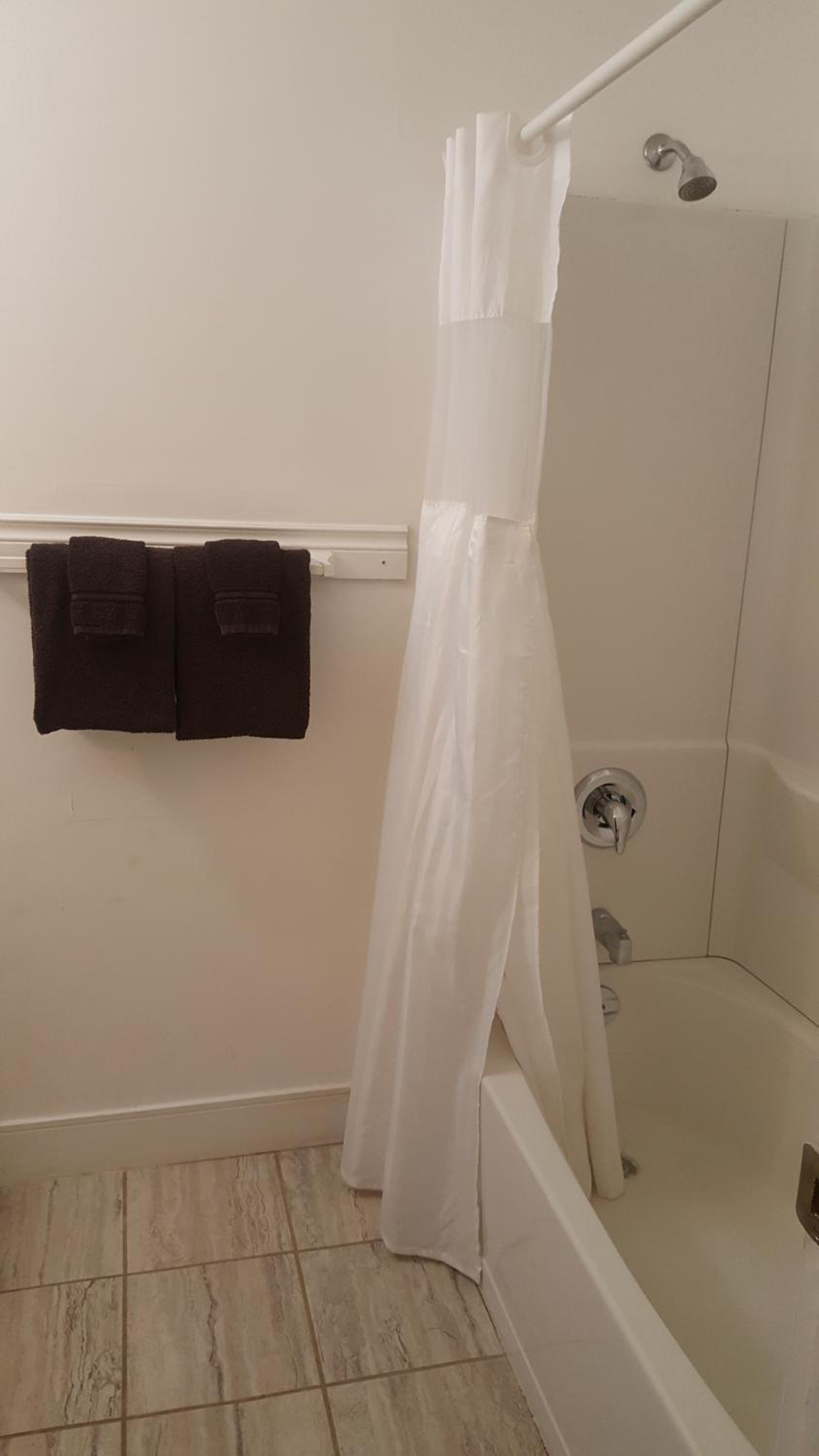 Queen Room - Non-Smoking photo 2