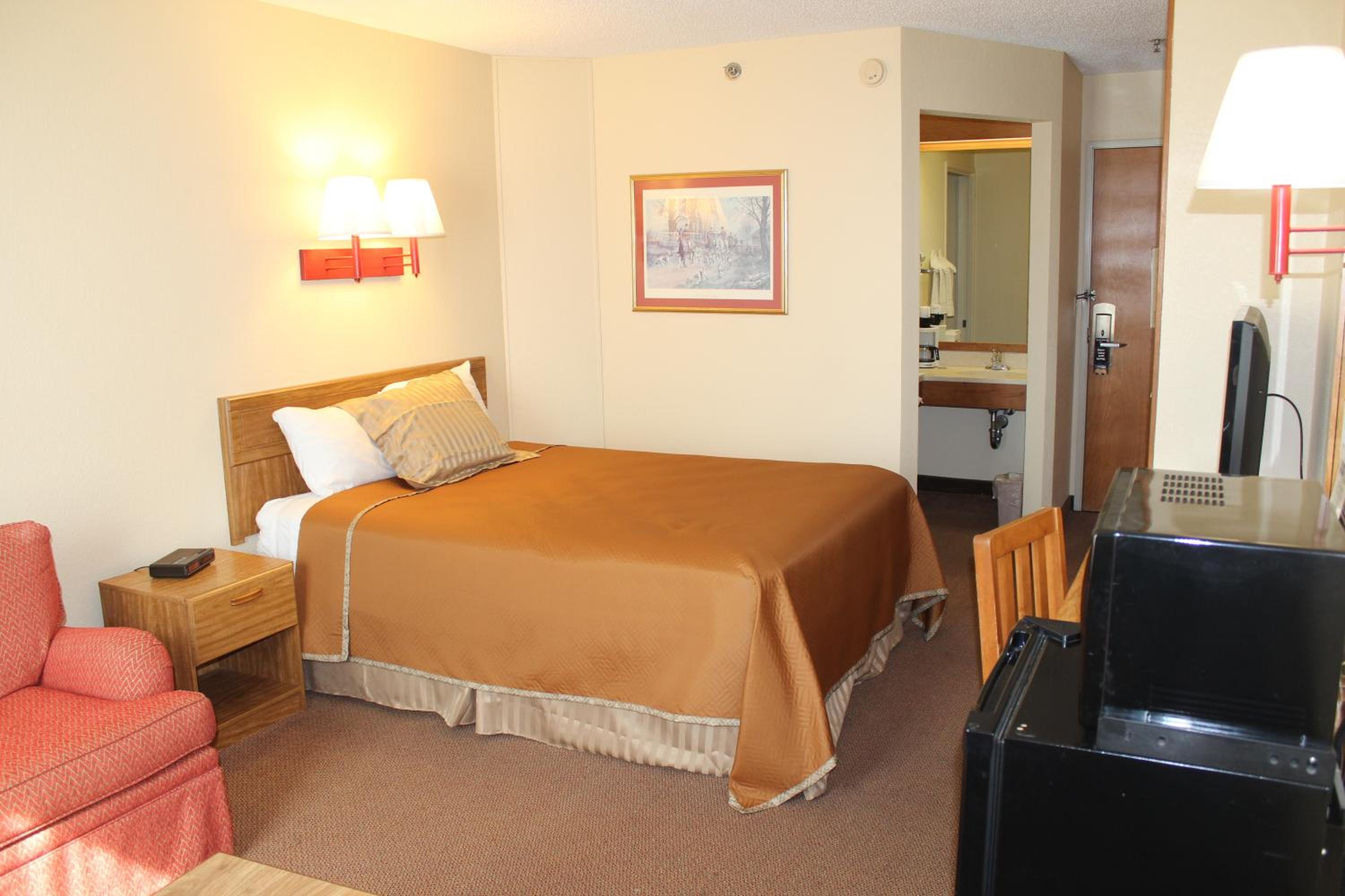 Queen Room - Non-Smoking - Photo 1