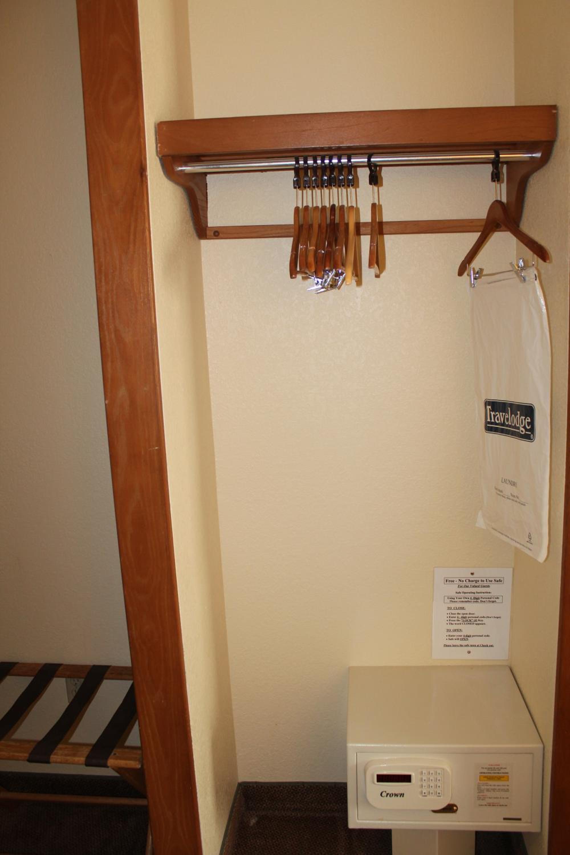 Deluxe King Suite - Photo 2