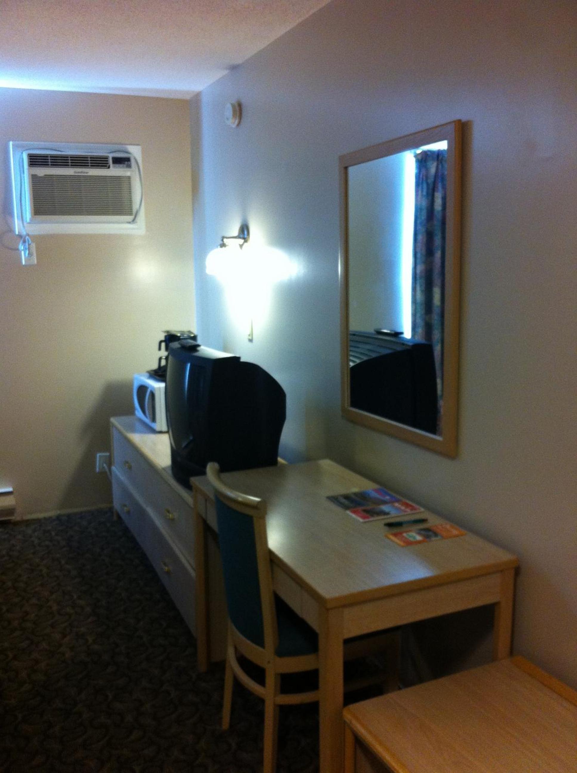 Queen Suite - Non-Smoking photo 1