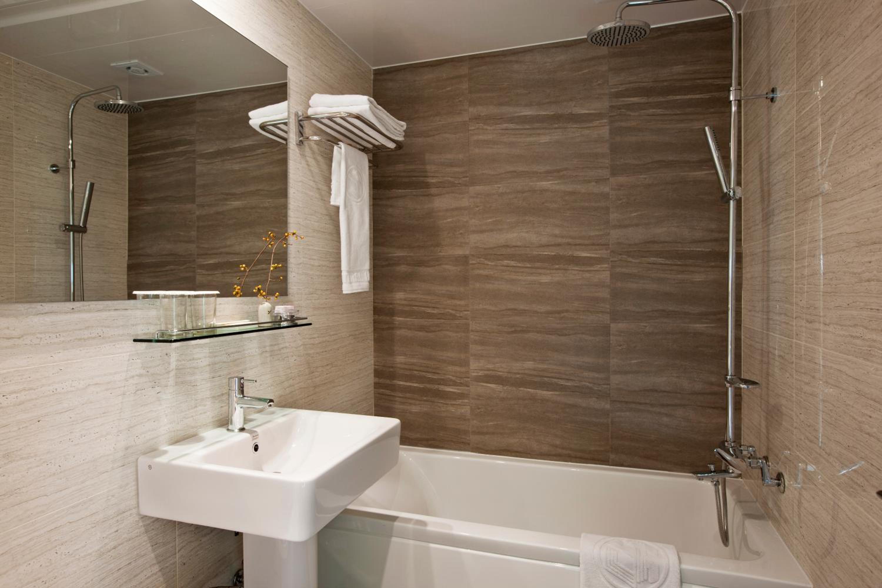 Standard Double Room without Window - Photo 2