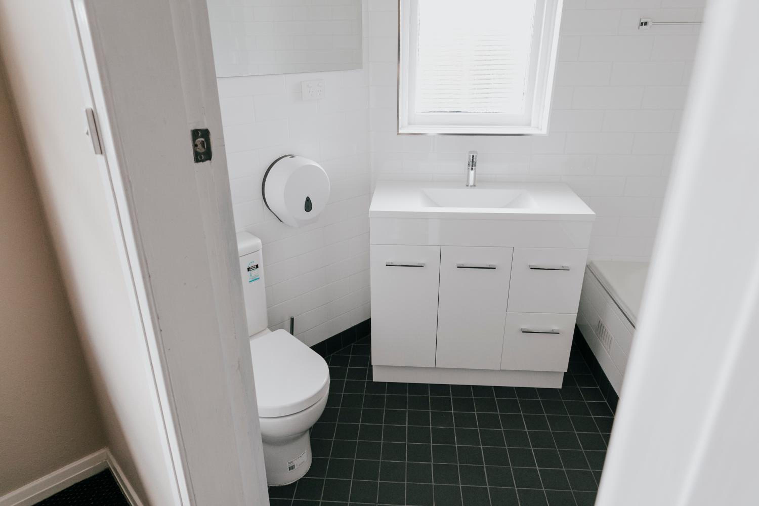 Deluxe King Suite photo 2