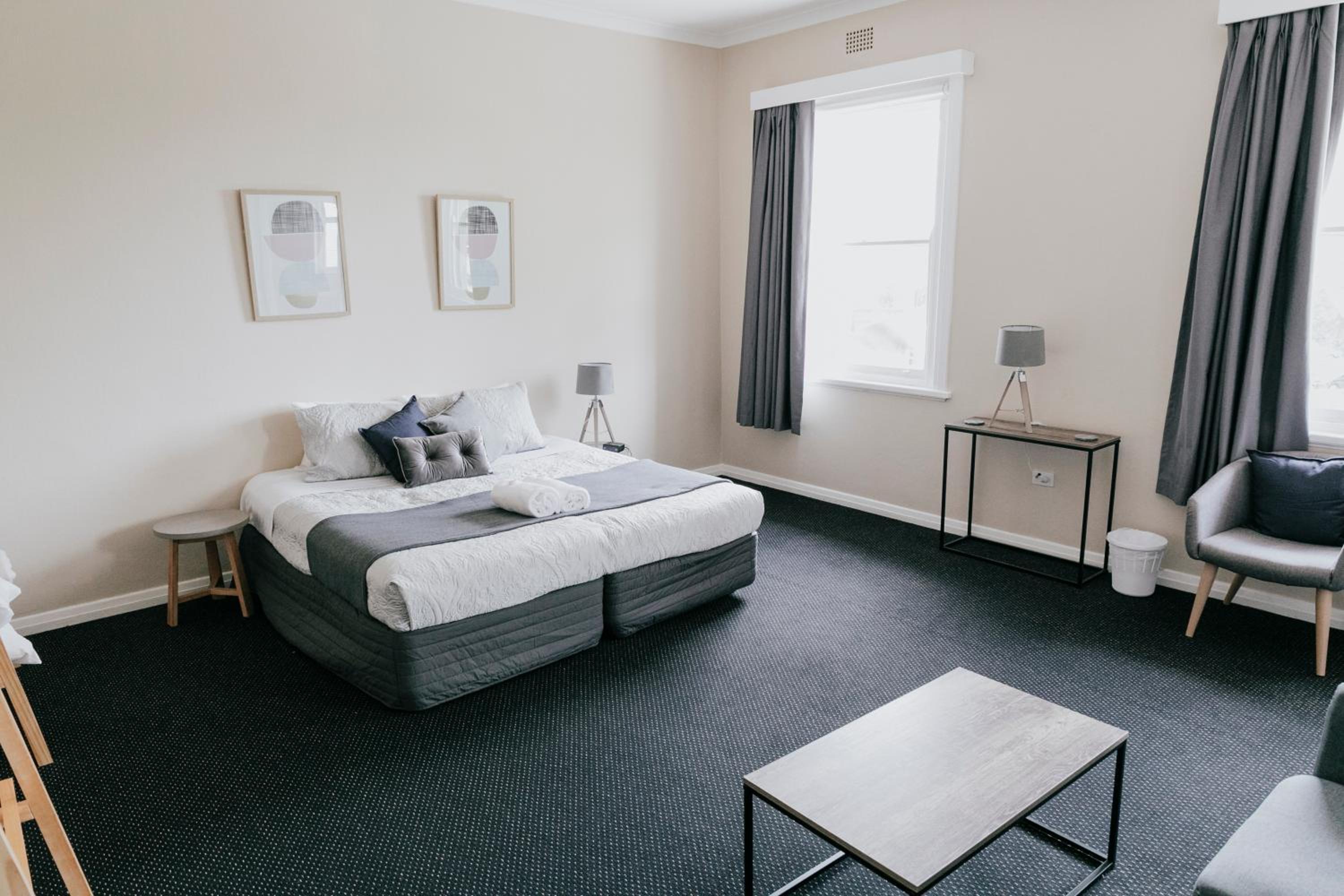 Deluxe King Suite photo 1