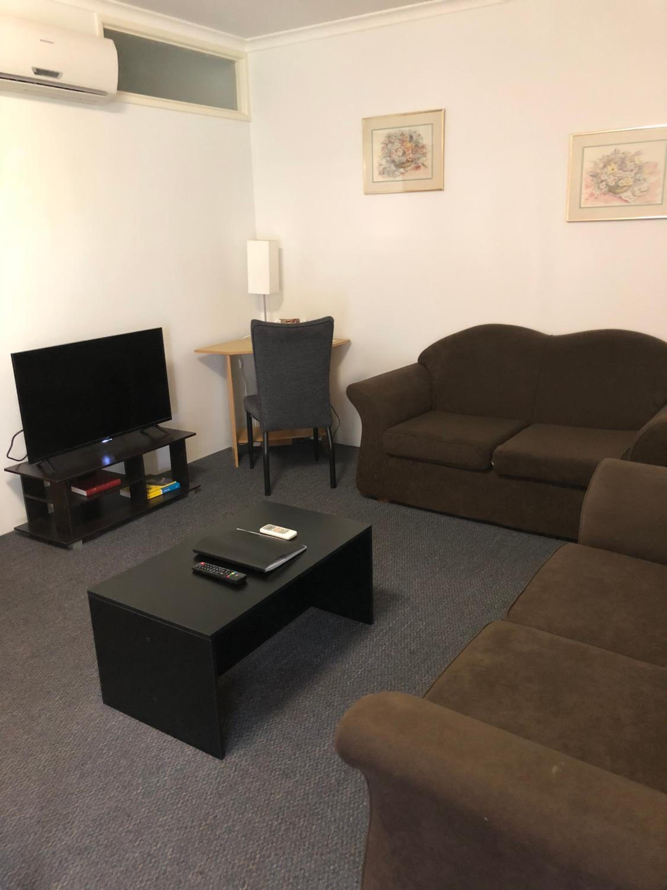 One-Bedroom Suite - Photo 9